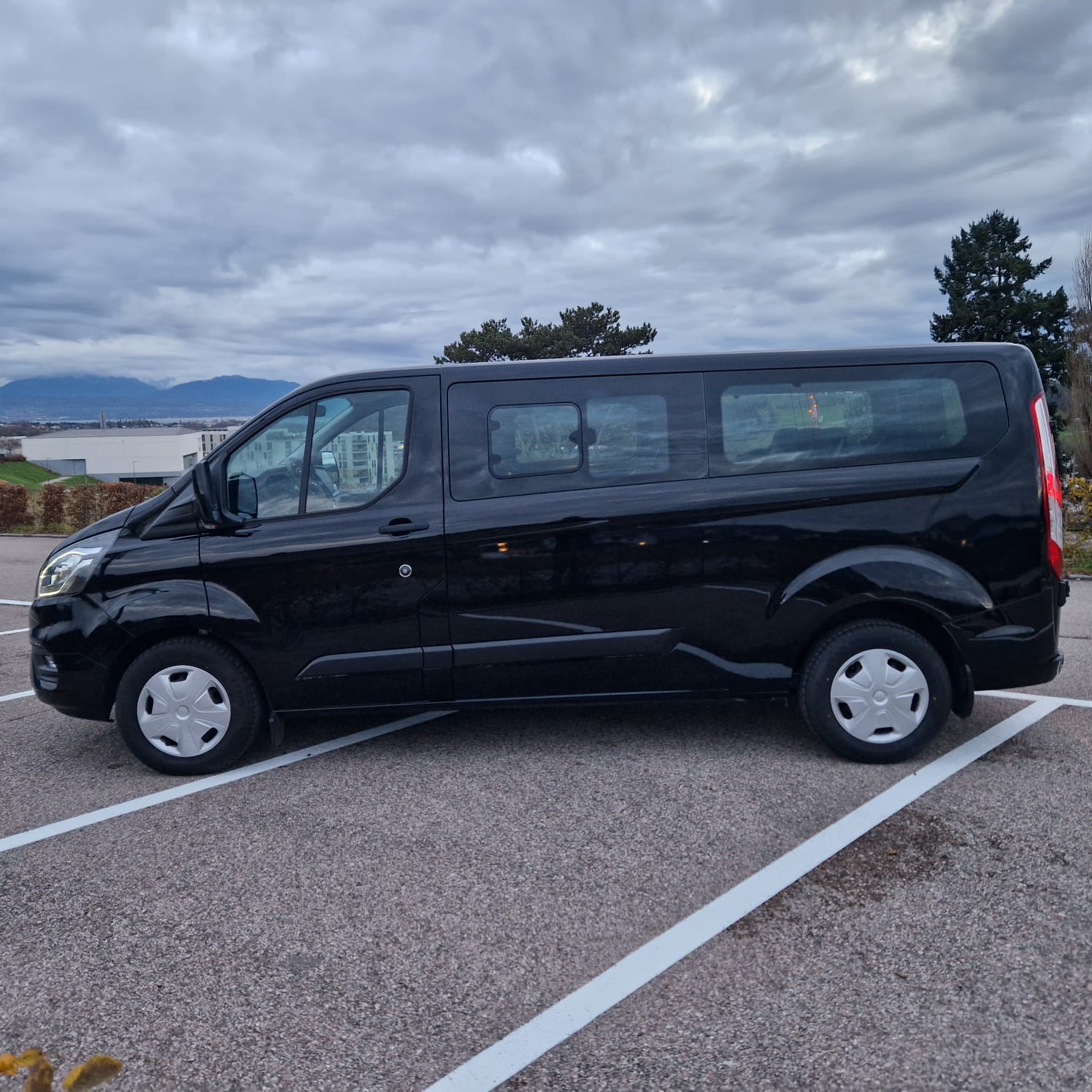 FORD Transit Custom 320 L2H1 Trend A-image-10