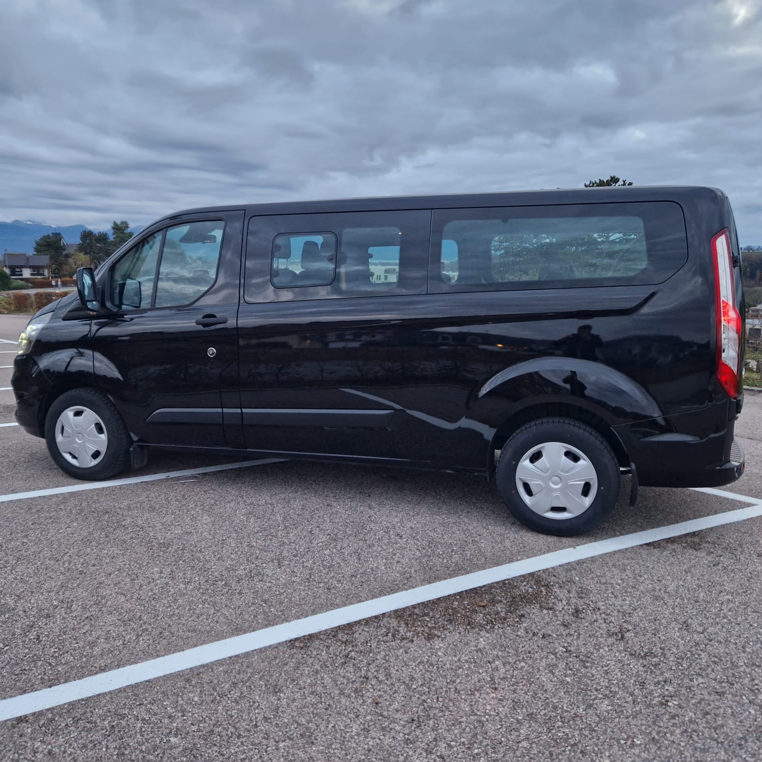 FORD Transit Custom 320 L2H1 Trend A-image-11
