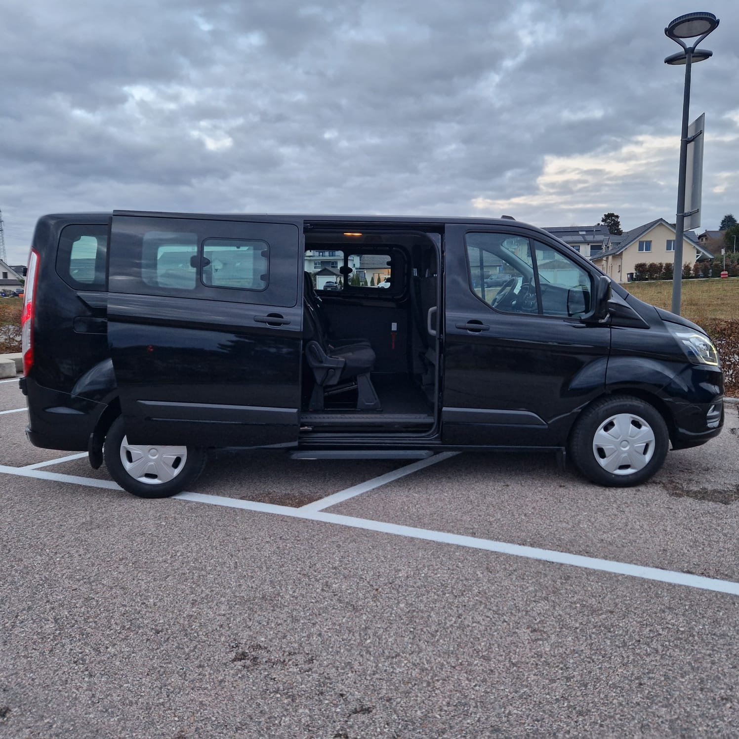 FORD Transit Custom 320 L2H1 Trend A-image-17