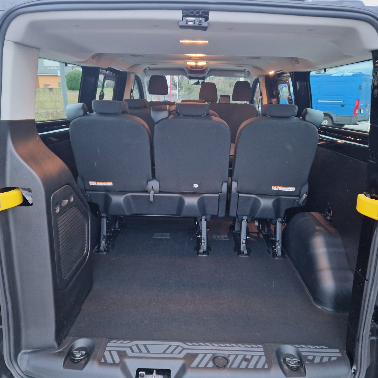 FORD Transit Custom 320 L2H1 Trend A-image-4