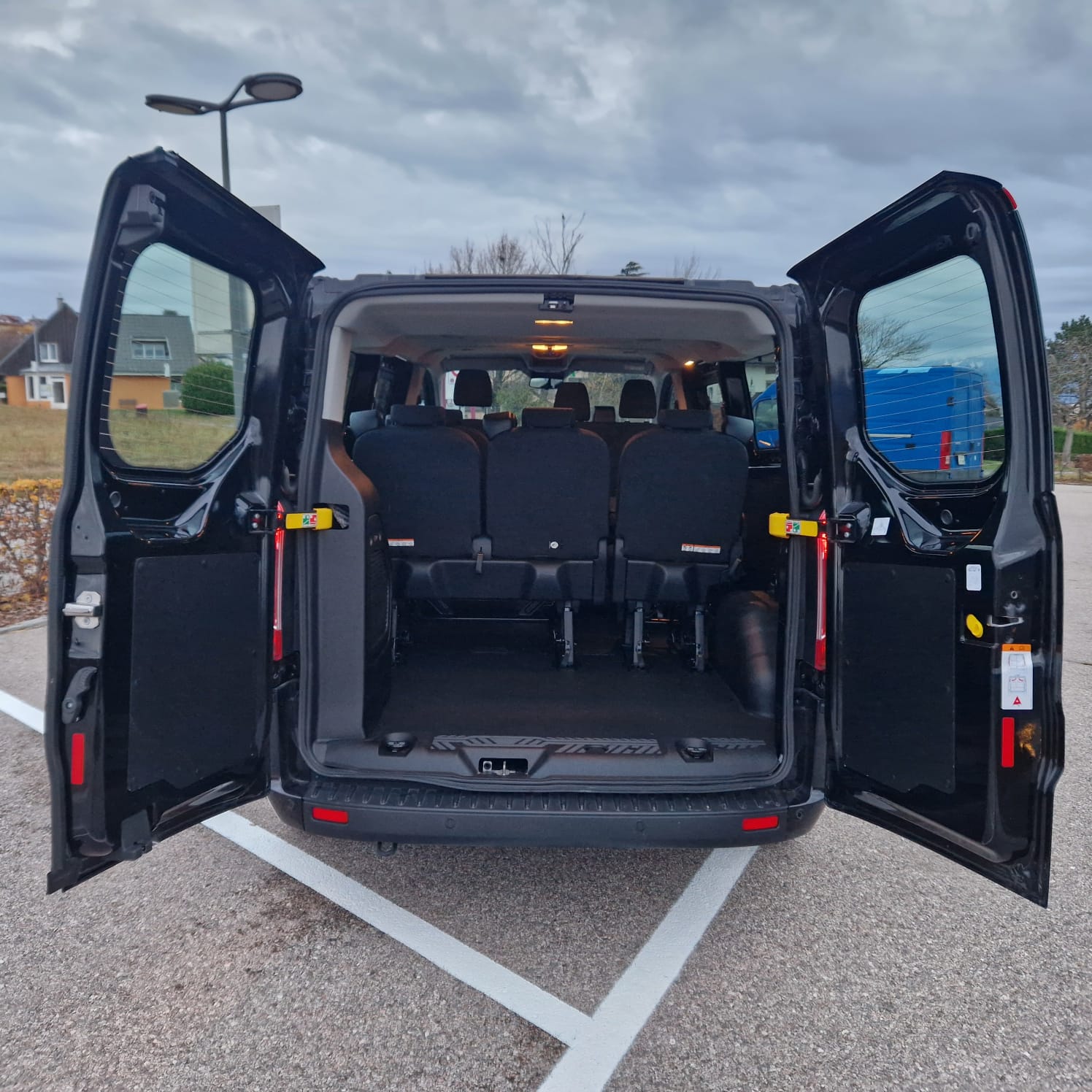 FORD Transit Custom 320 L2H1 Trend A-image-14