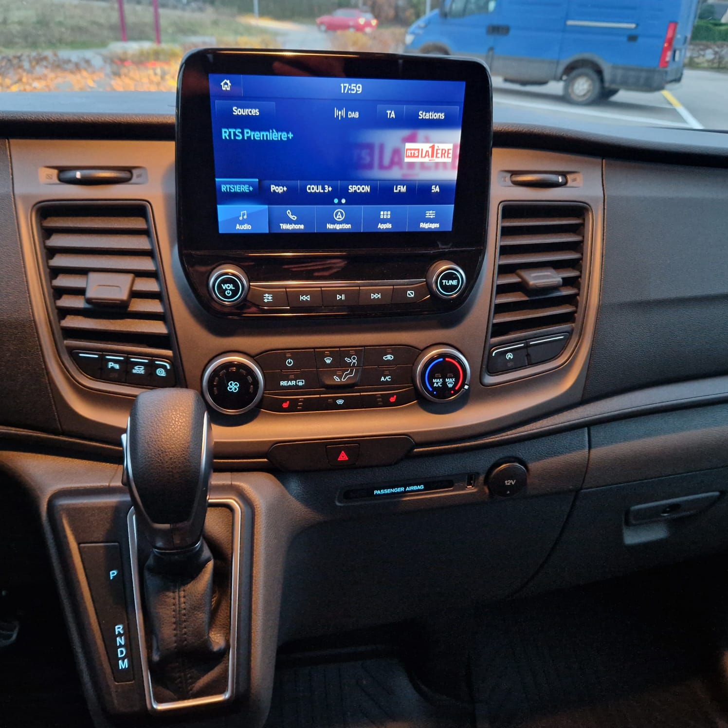 FORD Transit Custom 320 L2H1 Trend A-showroom-element-2