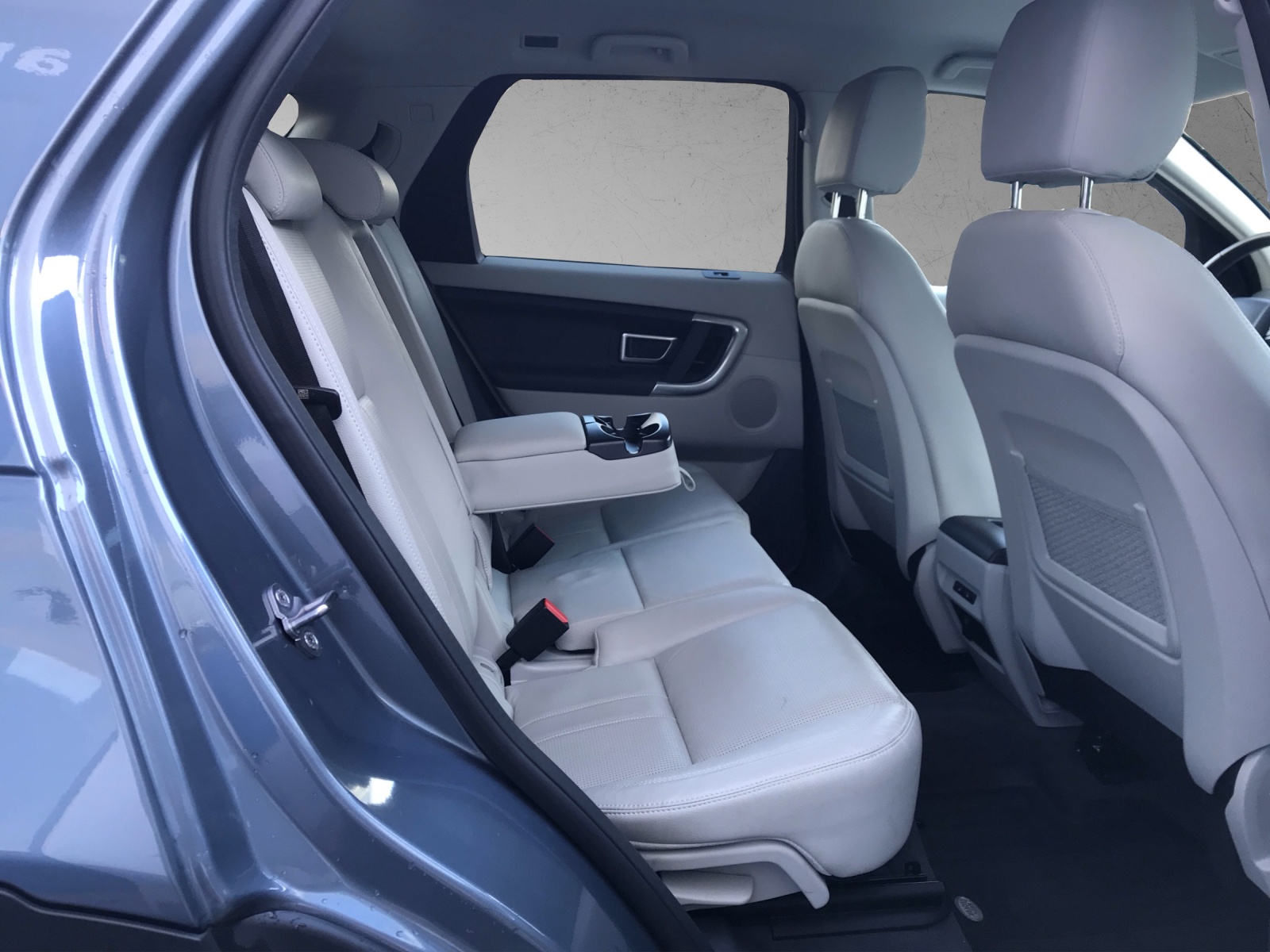 LAND ROVER Discovery Sport 2.0 TD4 Advantage AT9-image-15