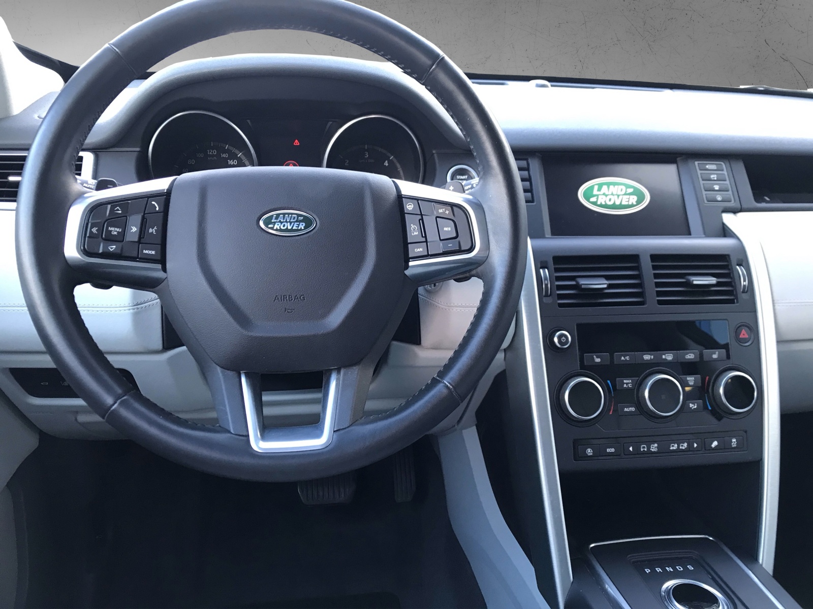 LAND ROVER Discovery Sport 2.0 TD4 Advantage AT9-image-9