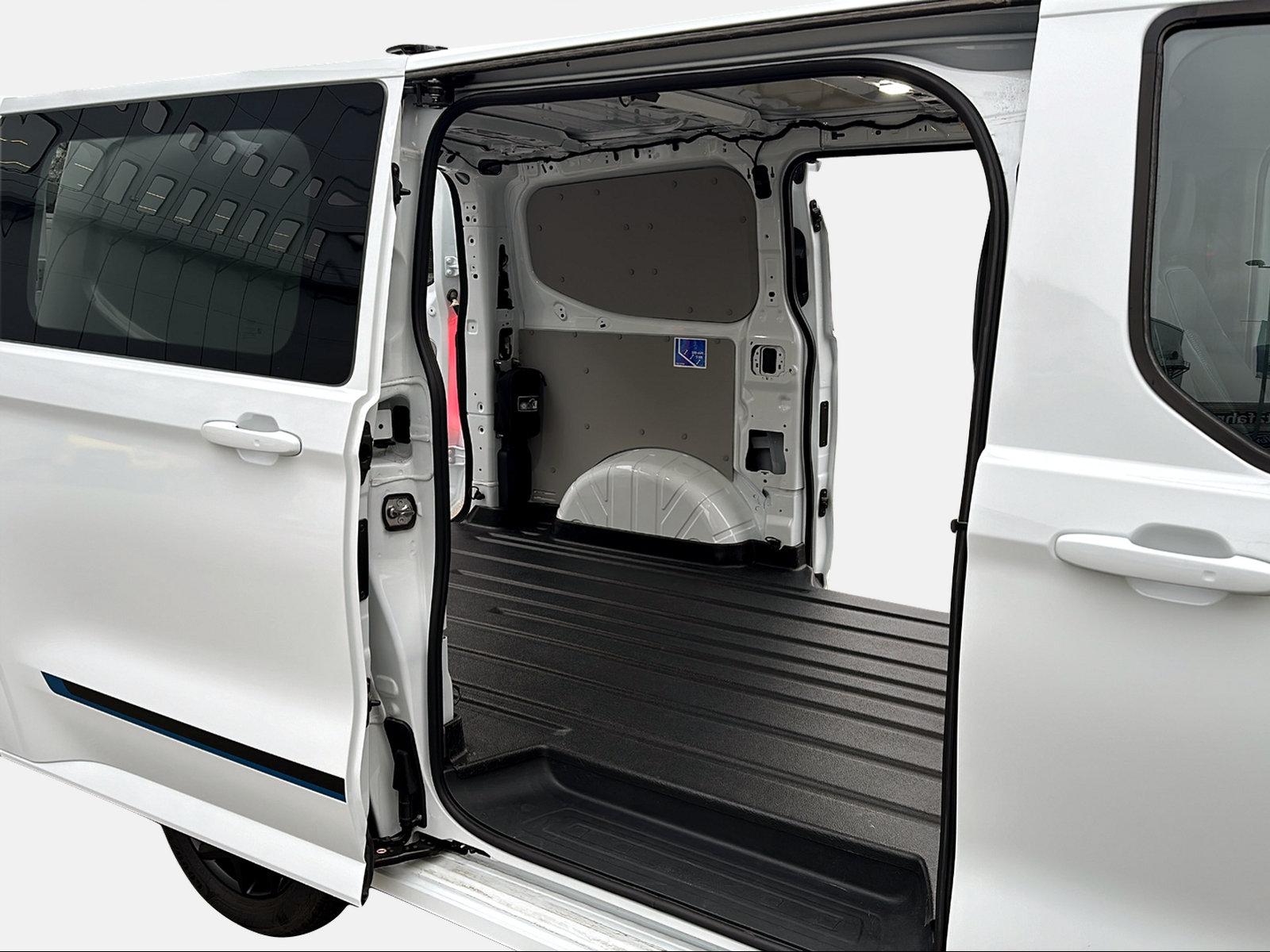 FORD E-Transit C Van 320 L1 Sport-image-14