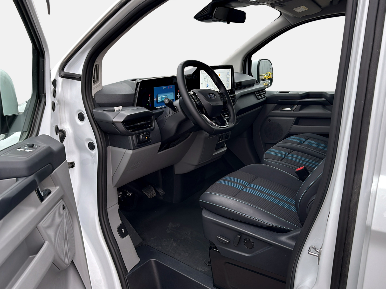 FORD E-Transit C Van 320 L1 Sport-image-9