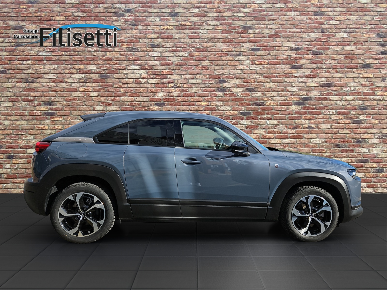 MAZDA MX-30 PHEV e-Skyactiv R-EV 170 Makoto-showroom-element-3