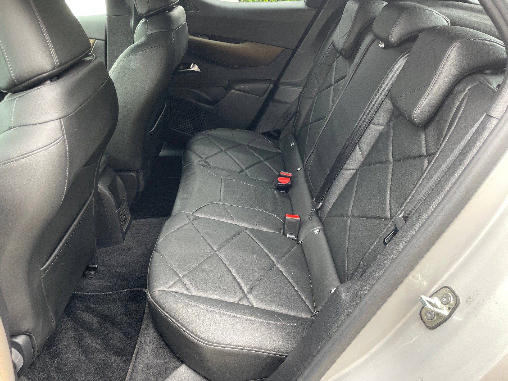DS AUTOMOBILES DS 3 Crossback E-Tense 136 SO Chic-image-11