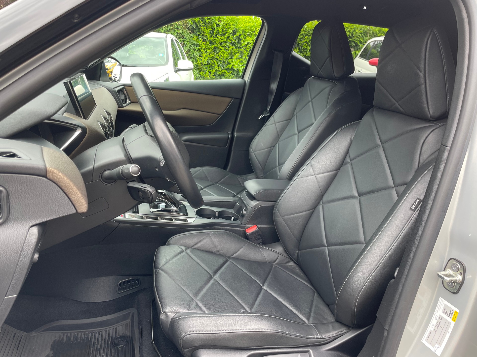 DS AUTOMOBILES DS 3 Crossback E-Tense 136 SO Chic-image-10