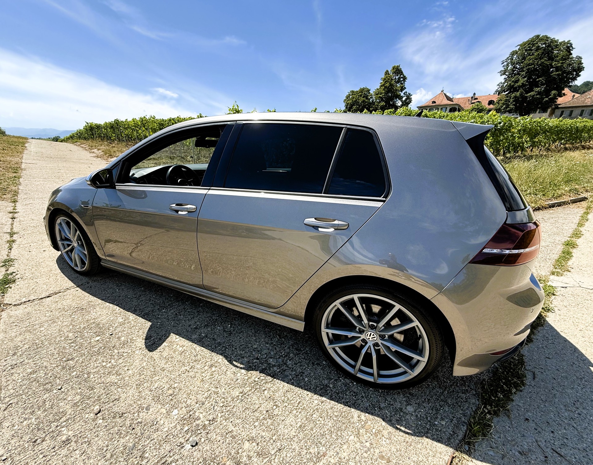 VW Golf 2.0 TSI R 4Motion-image-9