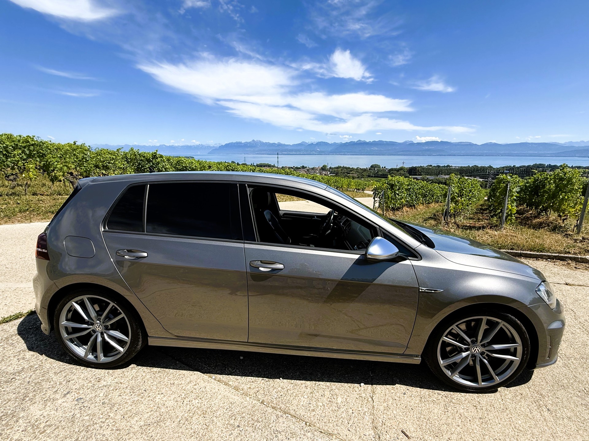 VW Golf 2.0 TSI R 4Motion-image-4