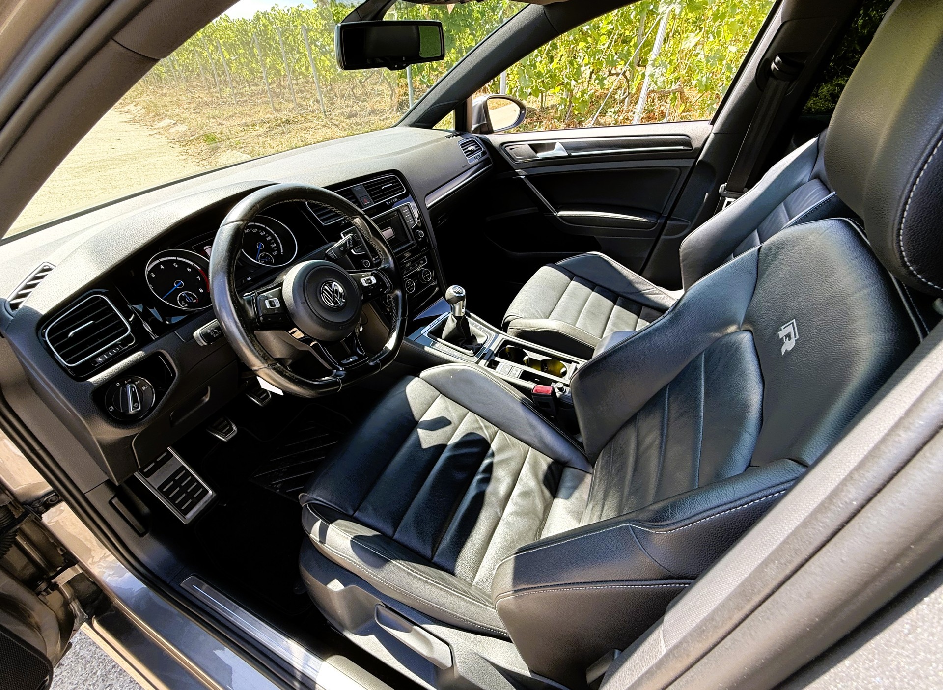 VW Golf 2.0 TSI R 4Motion-image-14