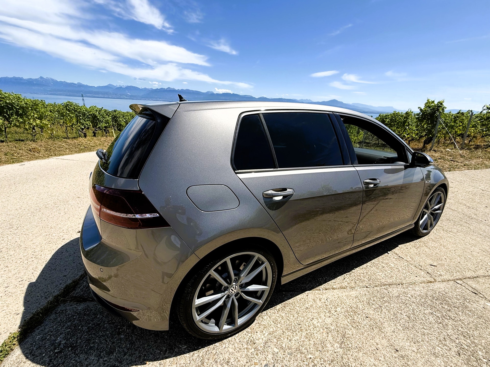 VW Golf 2.0 TSI R 4Motion-image-5