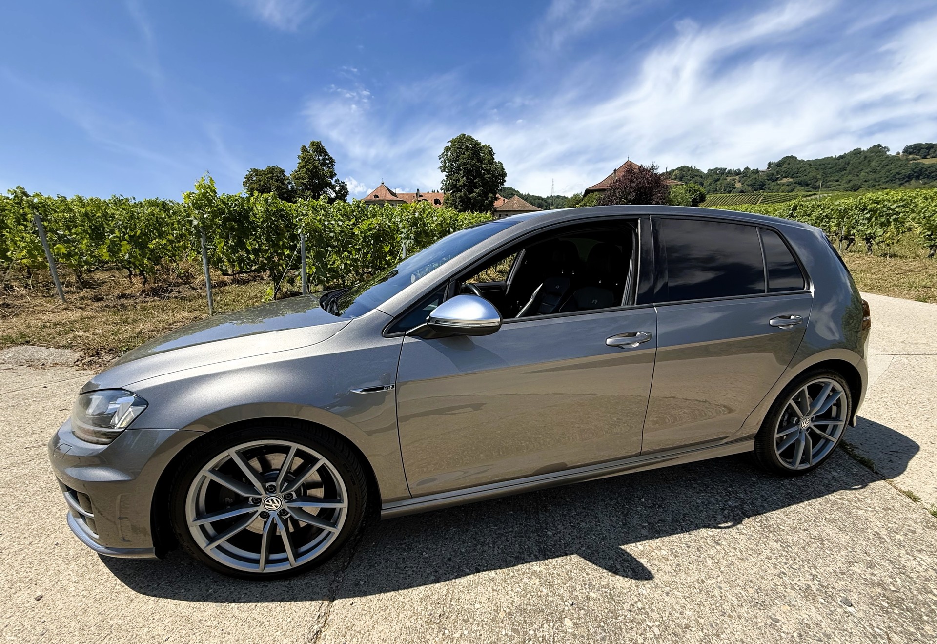 VW Golf 2.0 TSI R 4Motion-image-11
