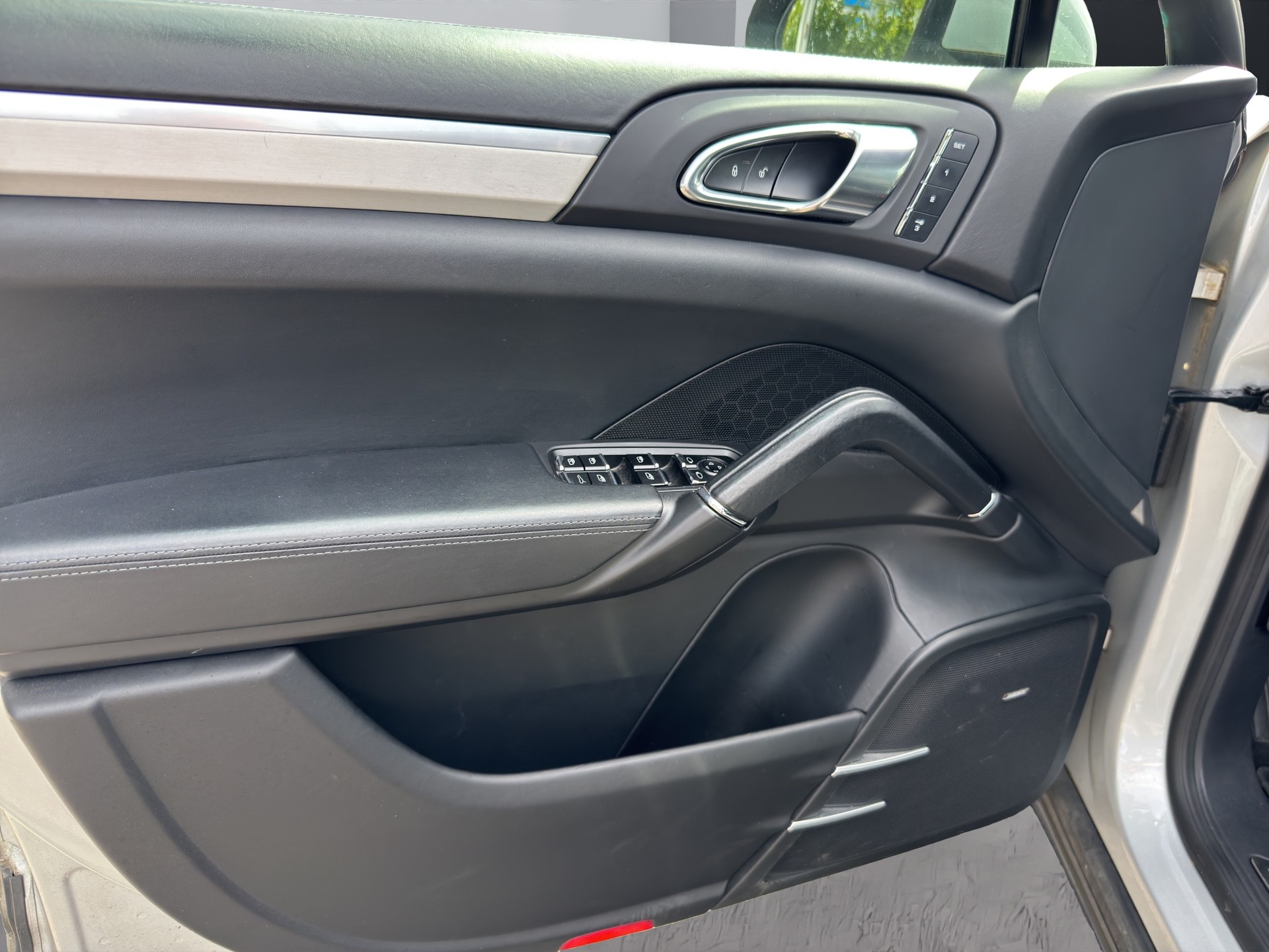 PORSCHE CAYENNE TURBO-image-22