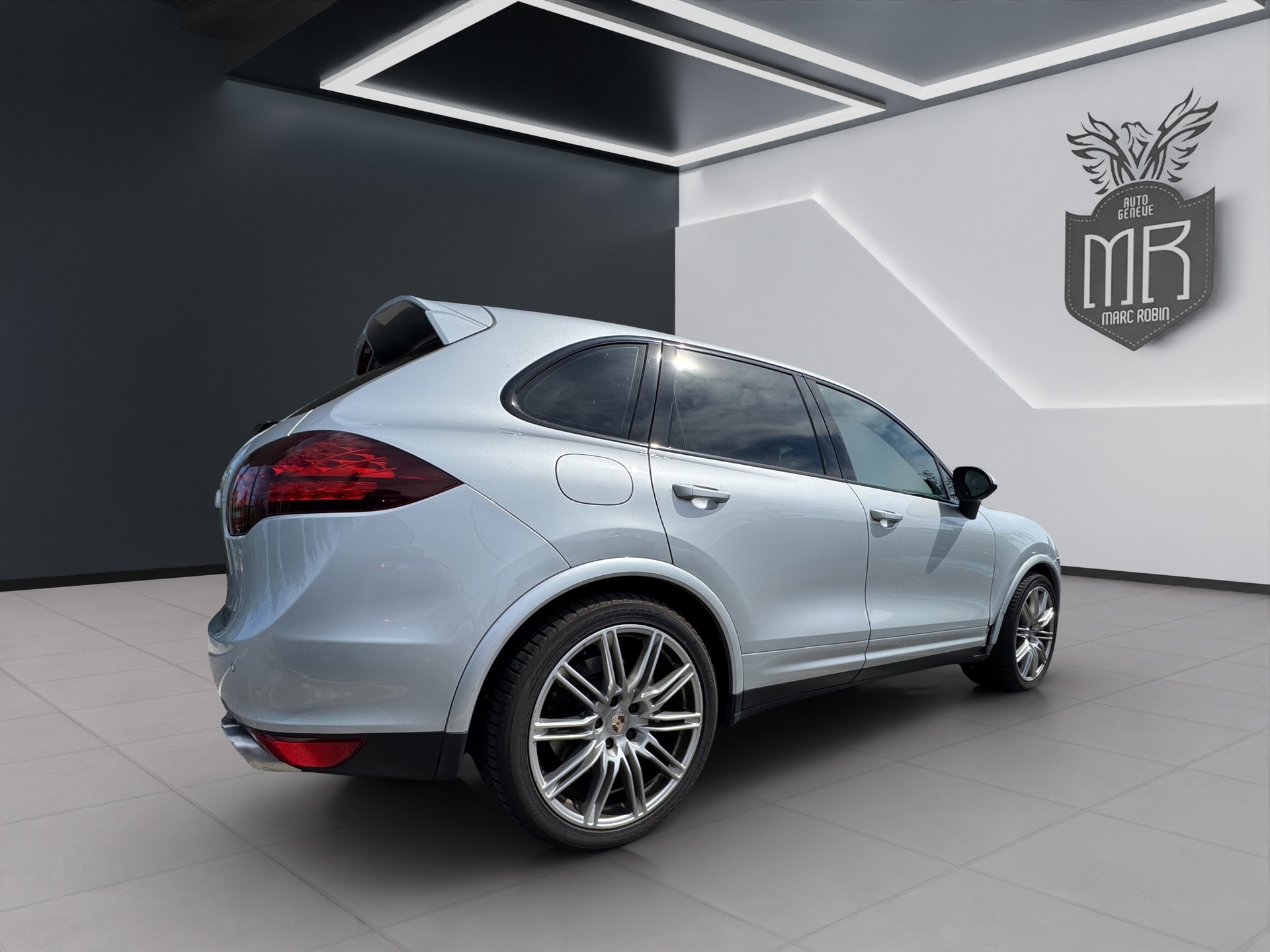 PORSCHE CAYENNE TURBO-showroom-element-3