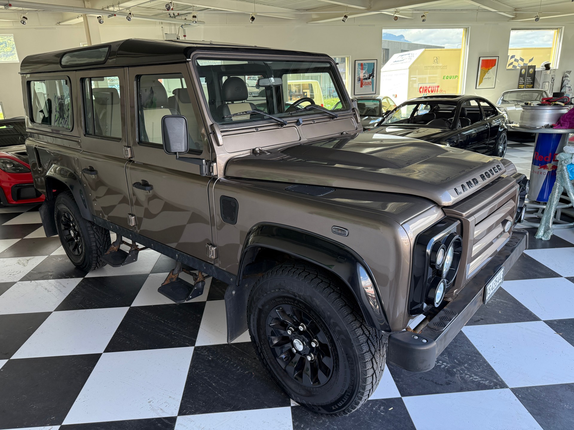 LAND ROVER Defender 110 2.2 TD4 Station Wagon-image-6