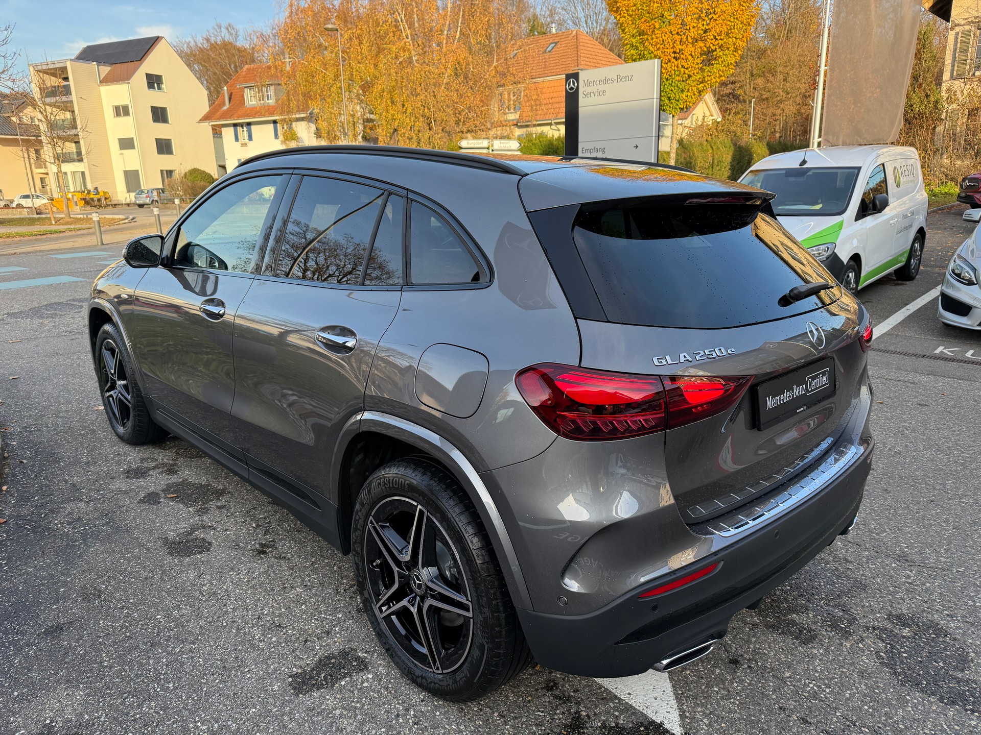 MERCEDES-BENZ GLA 250 e EQ Star 8G-DCT-image-6