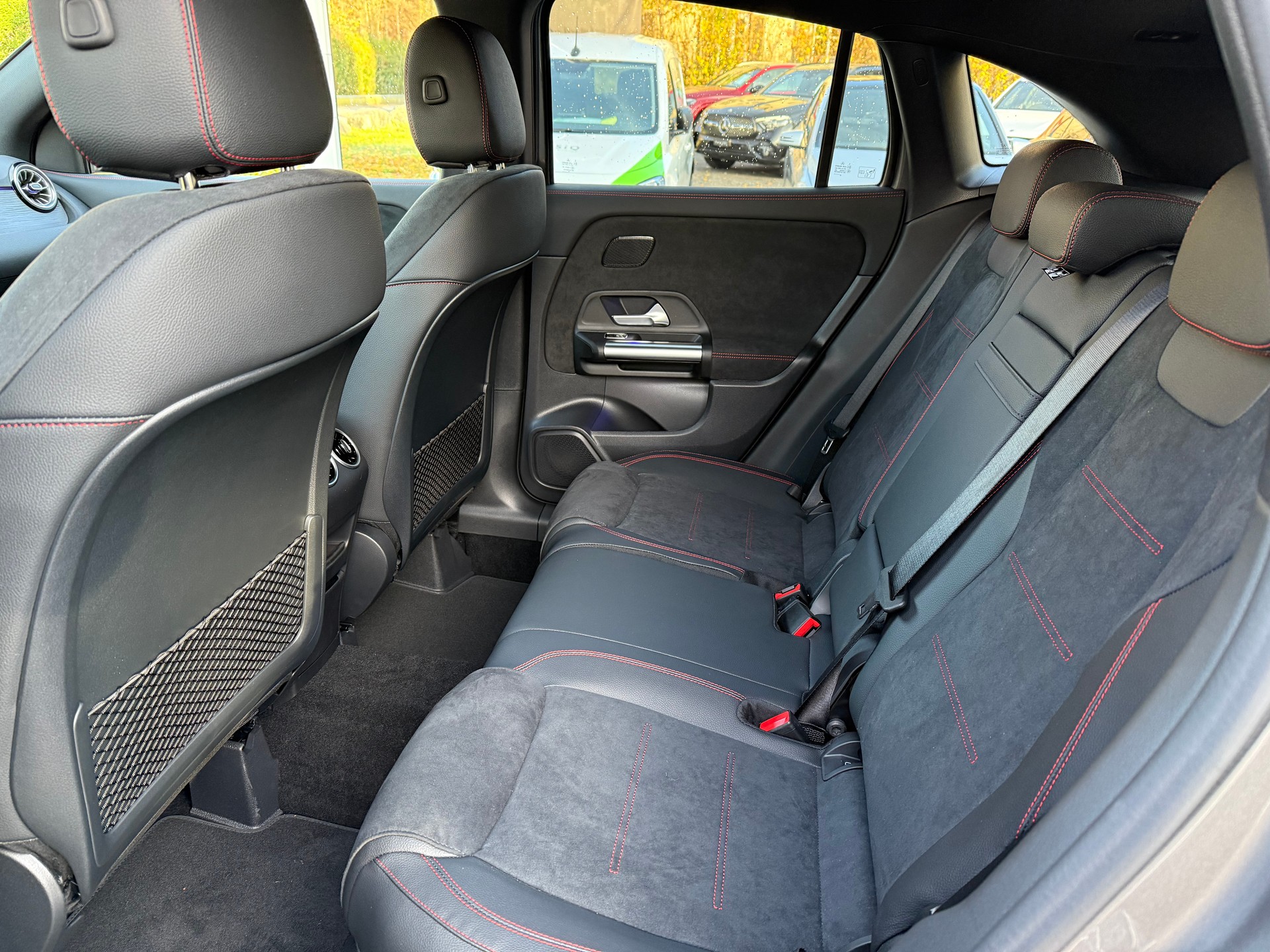 MERCEDES-BENZ GLA 250 e EQ Star 8G-DCT-image-5