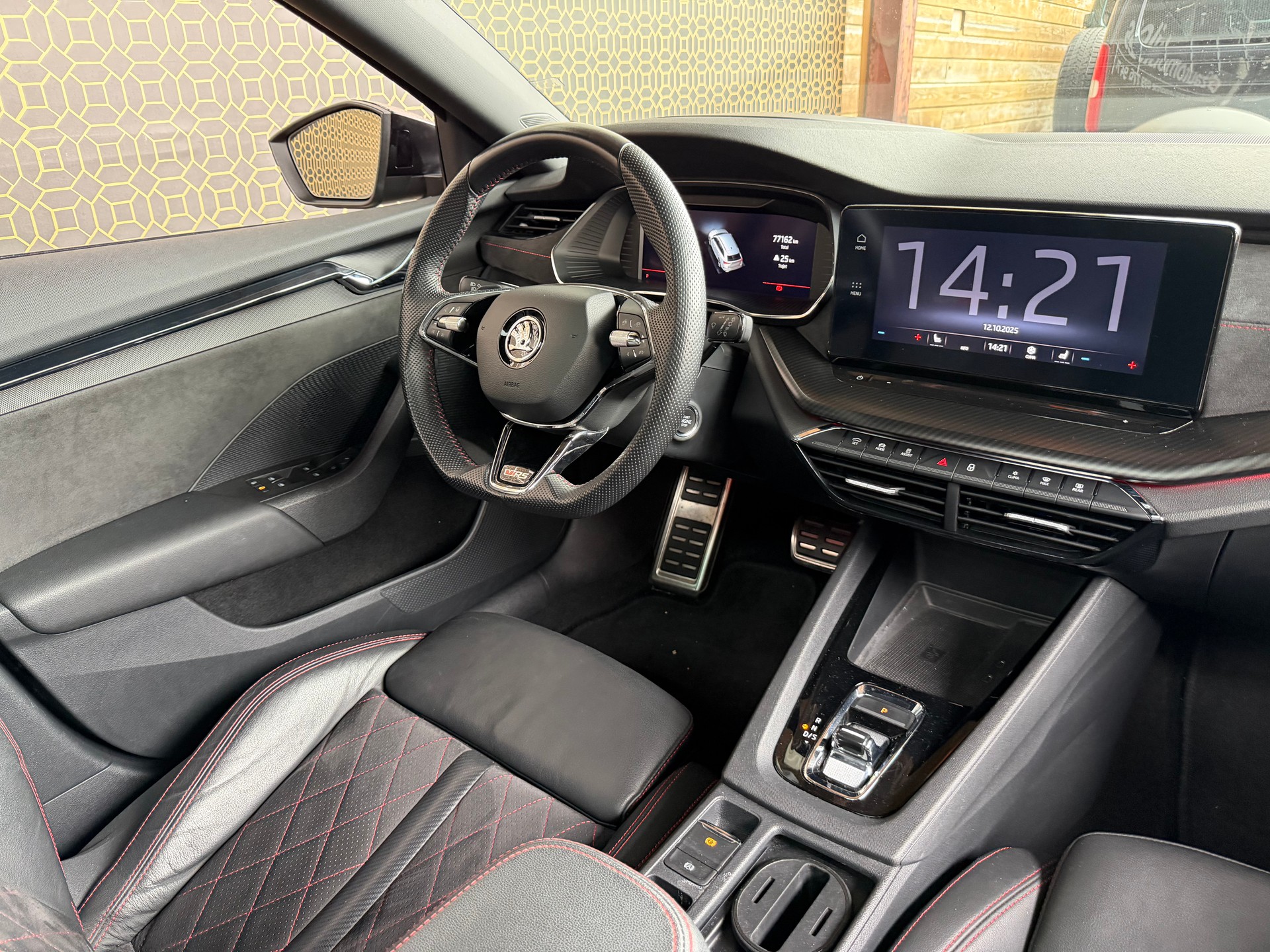 SKODA Octavia Combi 2.0 TSI DSG RS-image-5