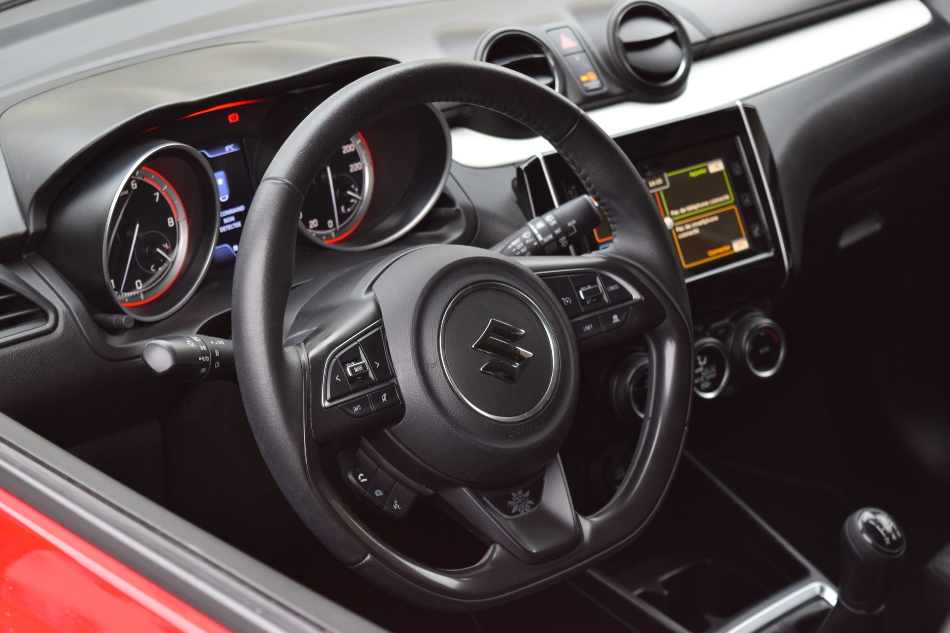 SUZUKI Swift 1.0 12V SHVS Tradizio Top Hybrid-image-9