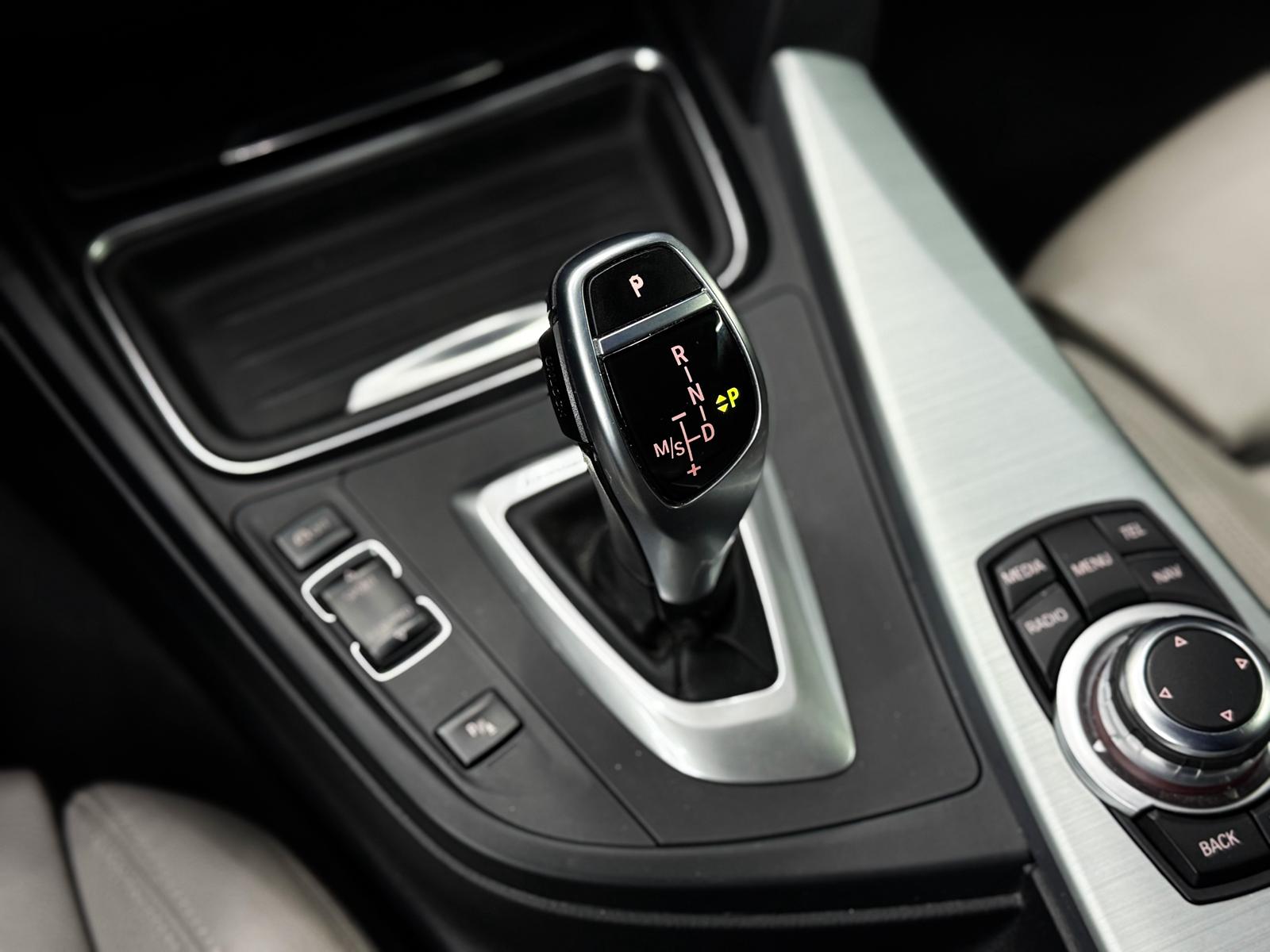 BMW ActiveHybrid 3 Sport Line Steptronic-image-12