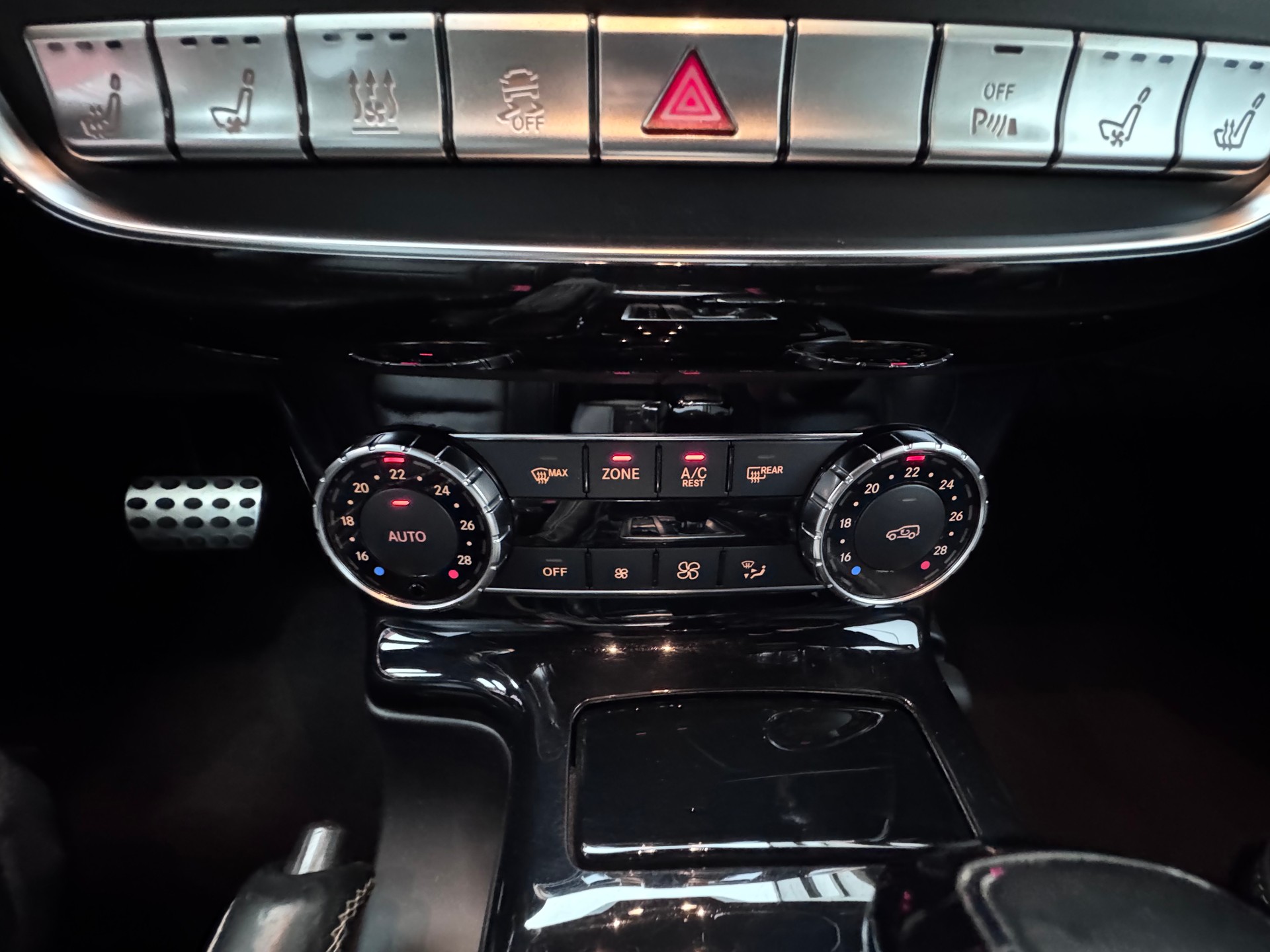 MERCEDES-BENZ G 500 7G+4x4+Leder+Navi+Bluetooth+ACC+Rückfahrkamera+Soundsystem+Schiebedach+Font-Entertainment+Dachhimmel Alcantara+AHK+-image-22