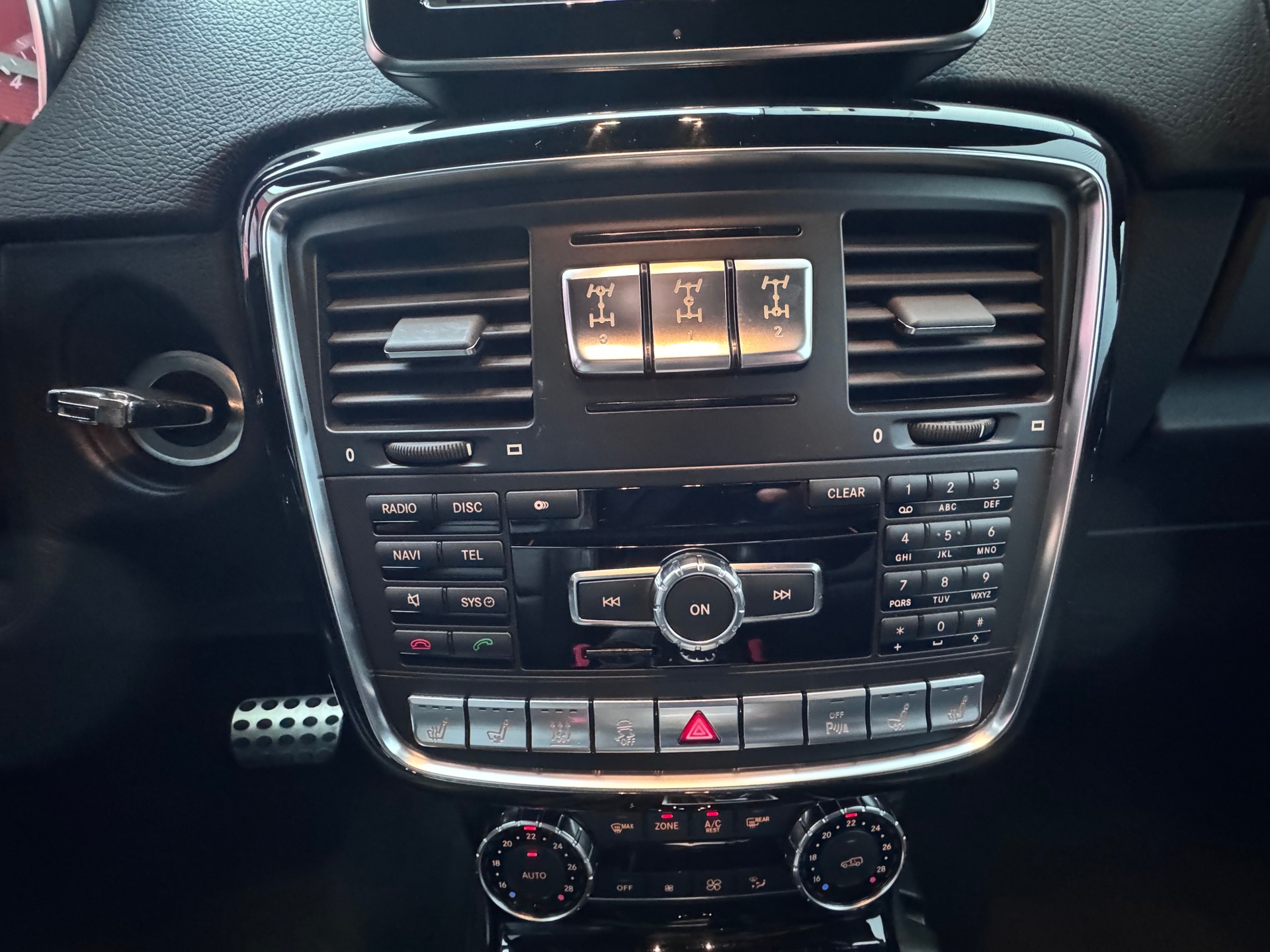 MERCEDES-BENZ G 500 7G+4x4+Leder+Navi+Bluetooth+ACC+Rückfahrkamera+Soundsystem+Schiebedach+Font-Entertainment+Dachhimmel Alcantara+AHK+-image-23