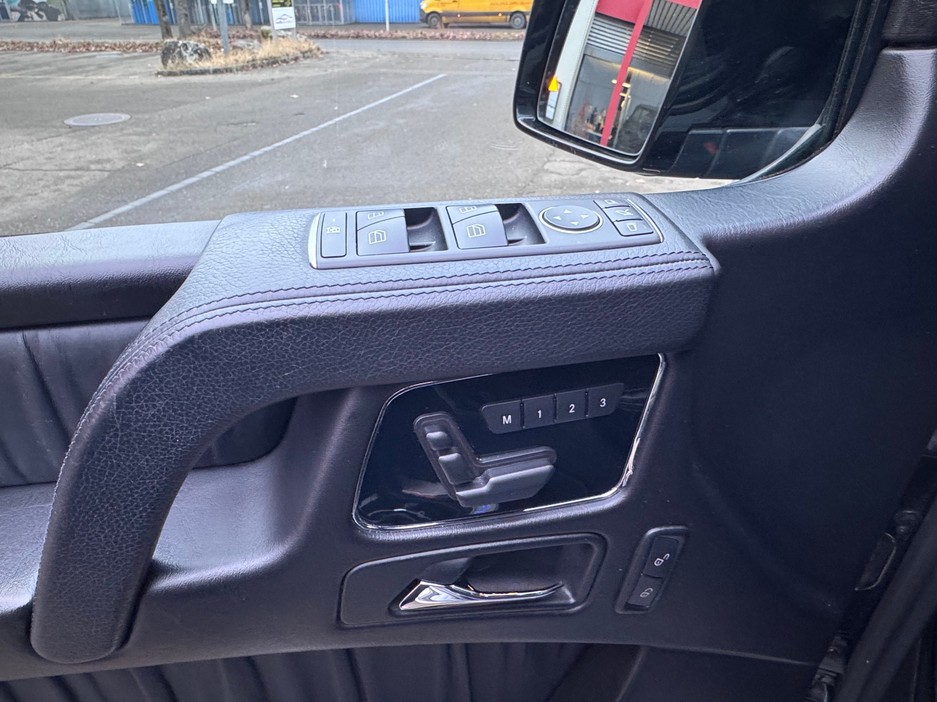 MERCEDES-BENZ G 500 7G+4x4+Leder+Navi+Bluetooth+ACC+Rückfahrkamera+Soundsystem+Schiebedach+Font-Entertainment+Dachhimmel Alcantara+AHK+-image-31