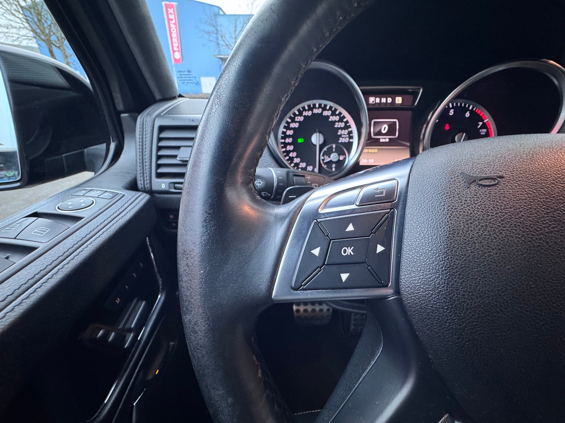 MERCEDES-BENZ G 500 7G+4x4+Leder+Navi+Bluetooth+ACC+Rückfahrkamera+Soundsystem+Schiebedach+Font-Entertainment+Dachhimmel Alcantara+AHK+-image-18