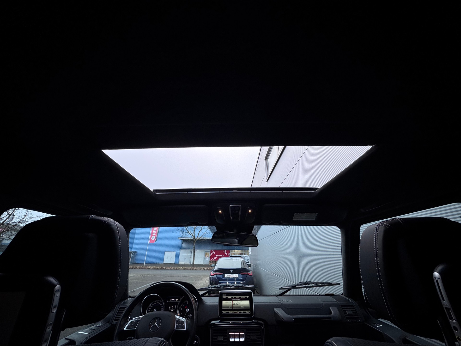 MERCEDES-BENZ G 500 7G+4x4+Leder+Navi+Bluetooth+ACC+Rückfahrkamera+Soundsystem+Schiebedach+Font-Entertainment+Dachhimmel Alcantara+AHK+-image-12