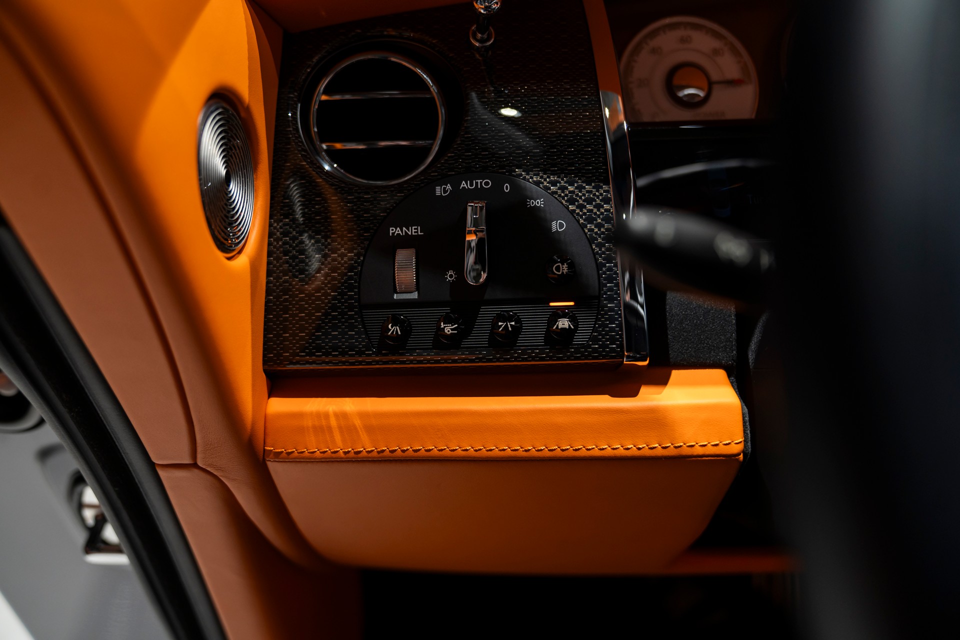 ROLLS-ROYCE Dawn 6.6 V12 Black Badge-image-13