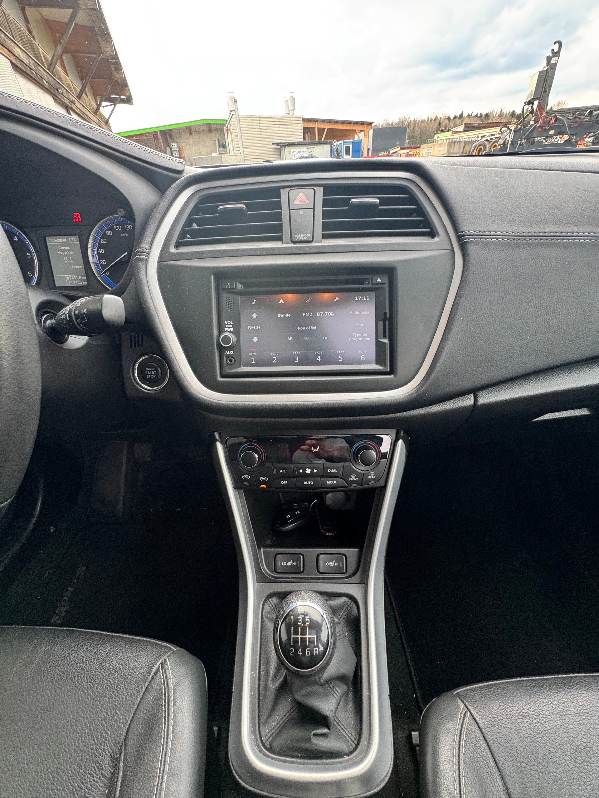 SUZUKI SX4 S-Cross 1.6 TD Sergio Cellano Top 4WD-image-4