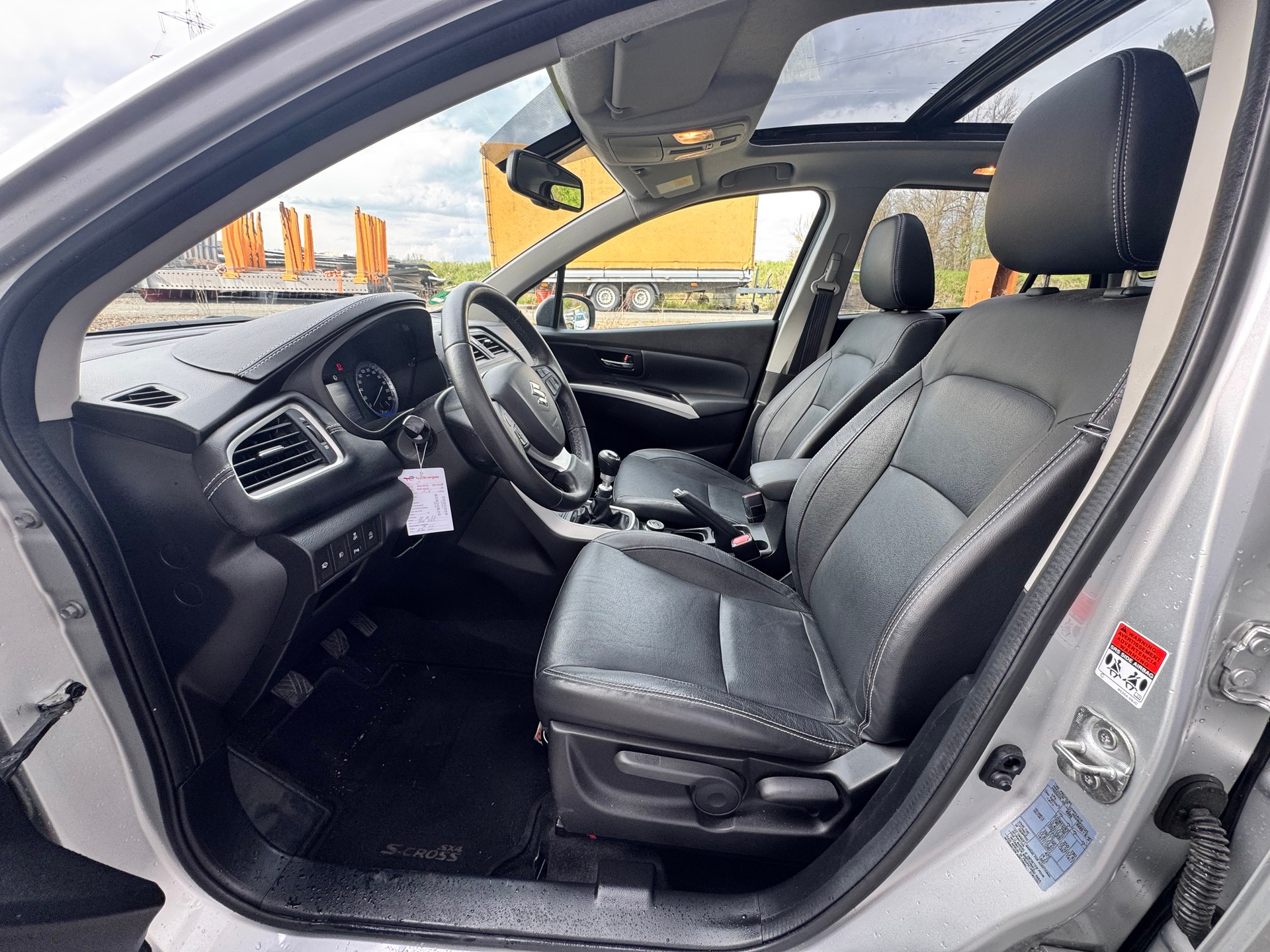 SUZUKI SX4 S-Cross 1.6 TD Sergio Cellano Top 4WD-image-7