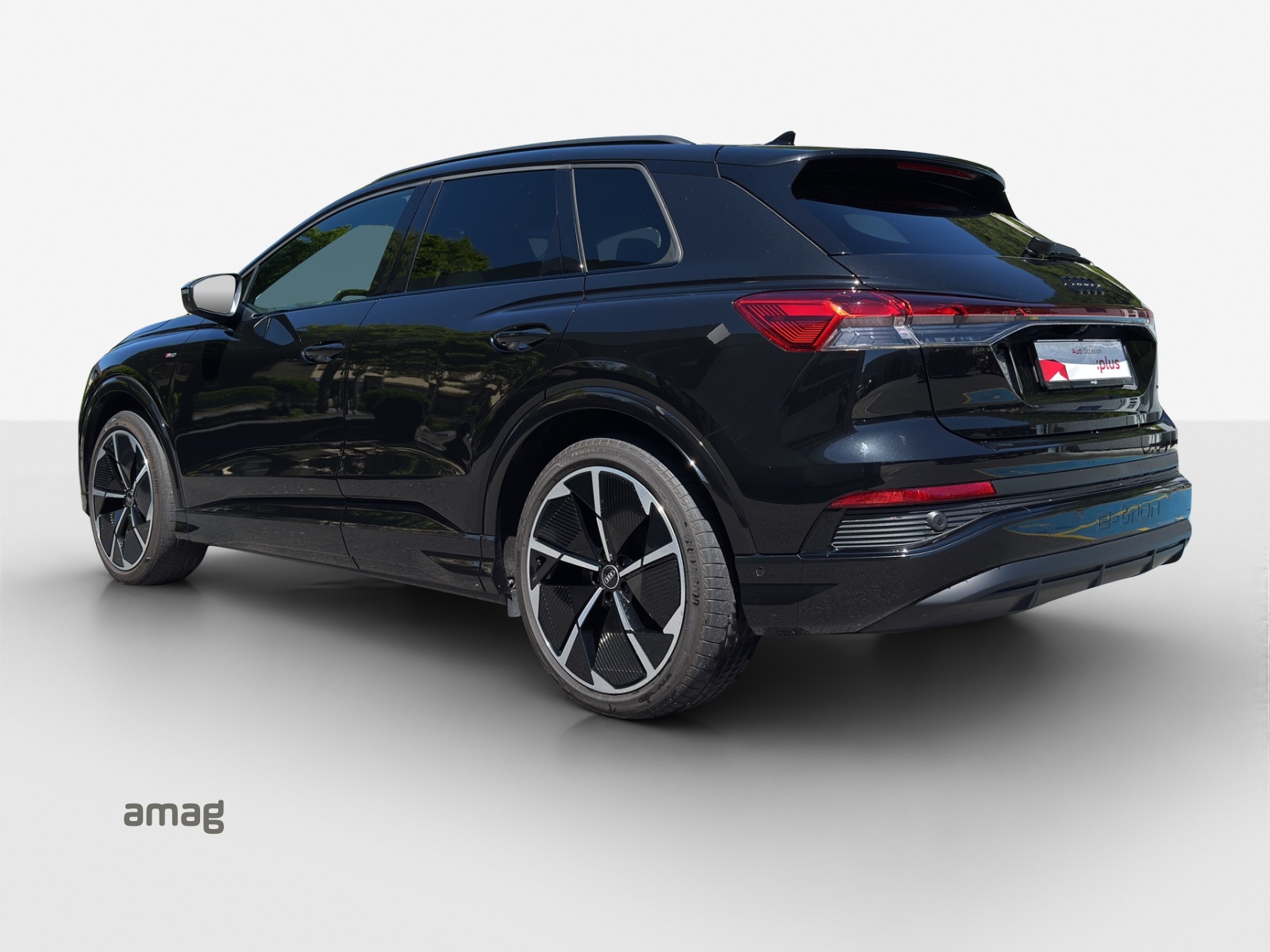 AUDI Q4 e-tron 45 quattro-showroom-element-2