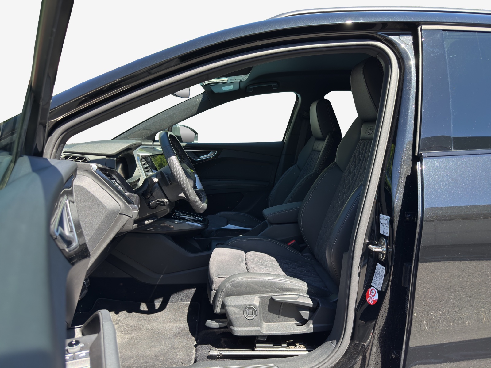 AUDI Q4 e-tron 45 quattro-image-7
