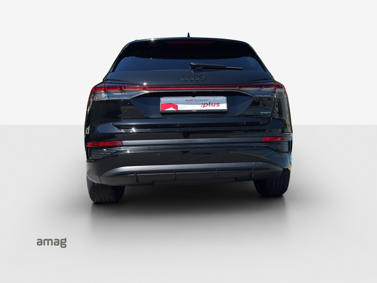 AUDI Q4 e-tron 45 quattro-showroom-element-3