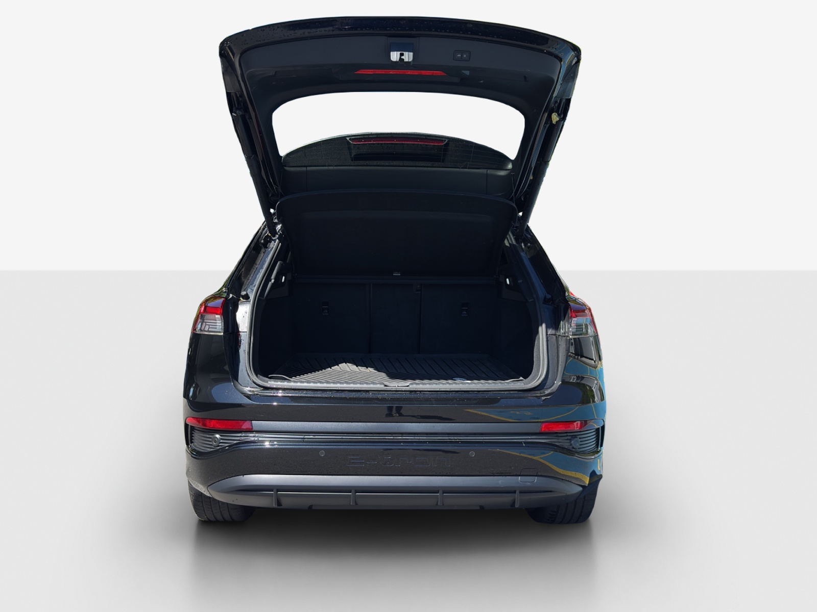 AUDI Q4 e-tron 45 quattro-image-12