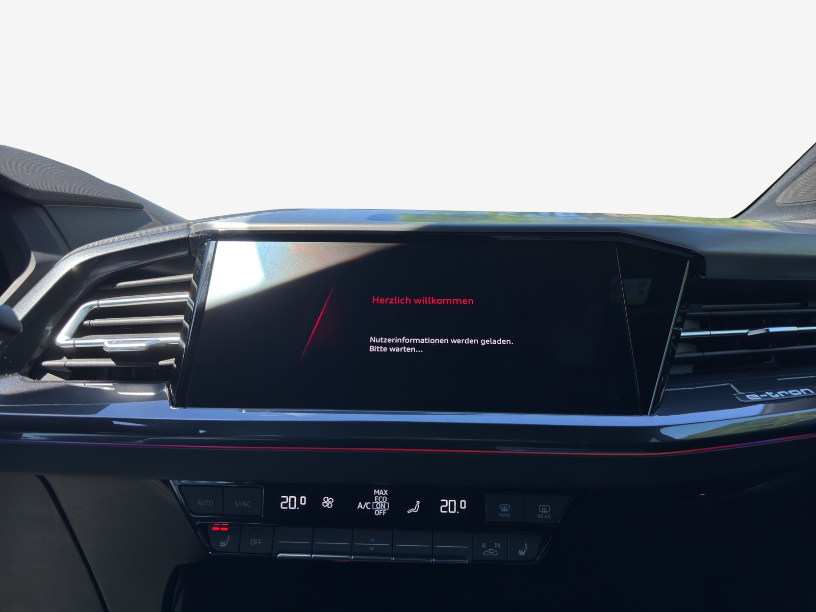 AUDI Q4 e-tron 45 quattro-image-10