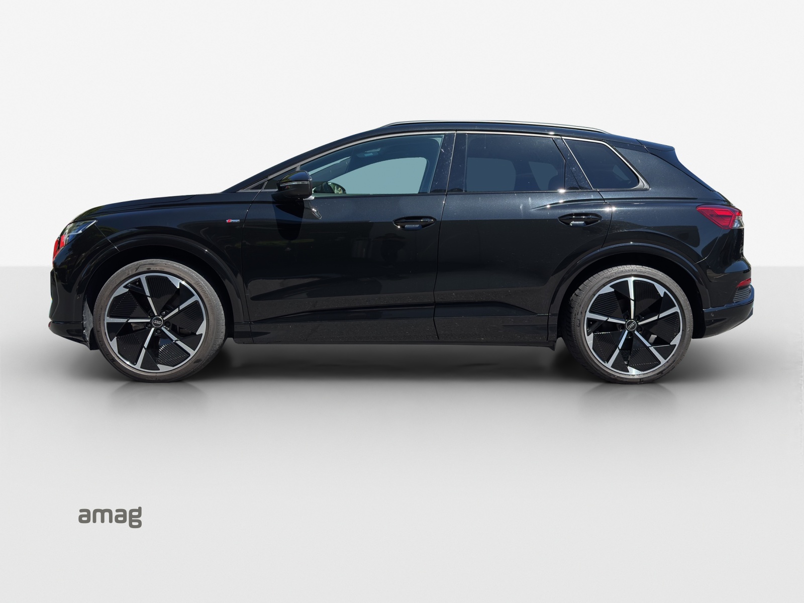 AUDI Q4 e-tron 45 quattro-showroom-element-1