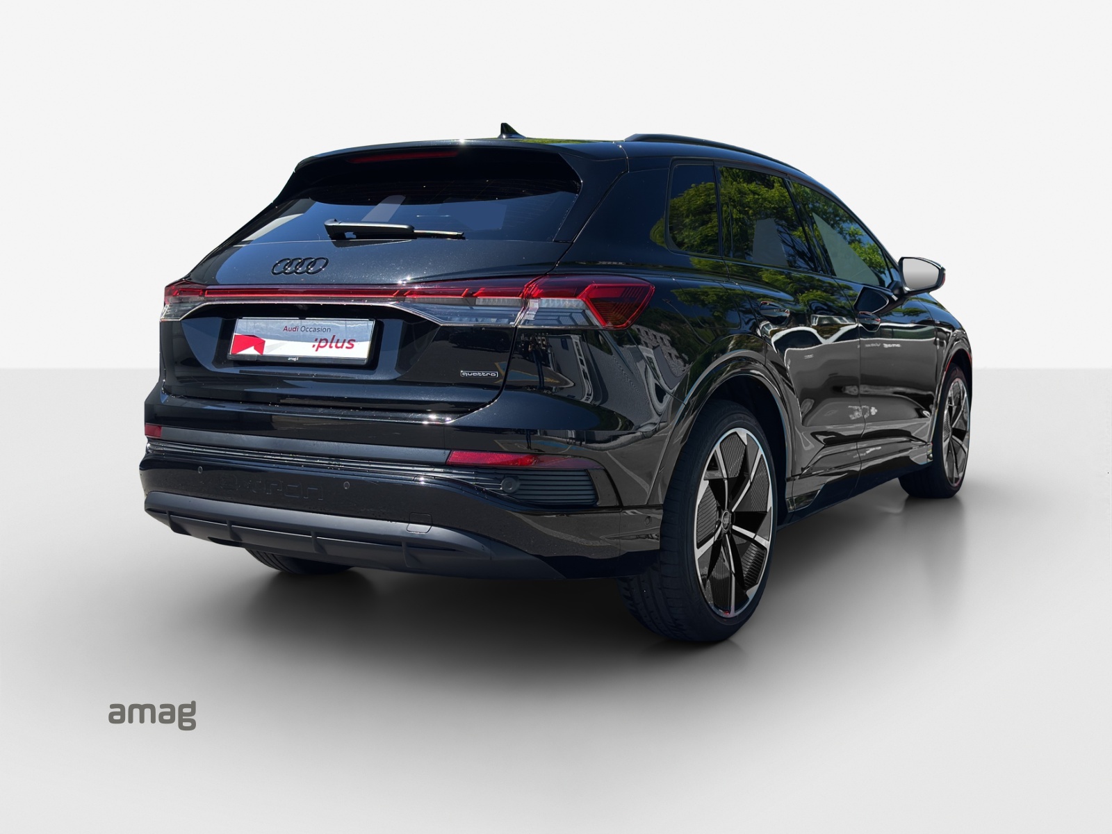 AUDI Q4 e-tron 45 quattro-image-4