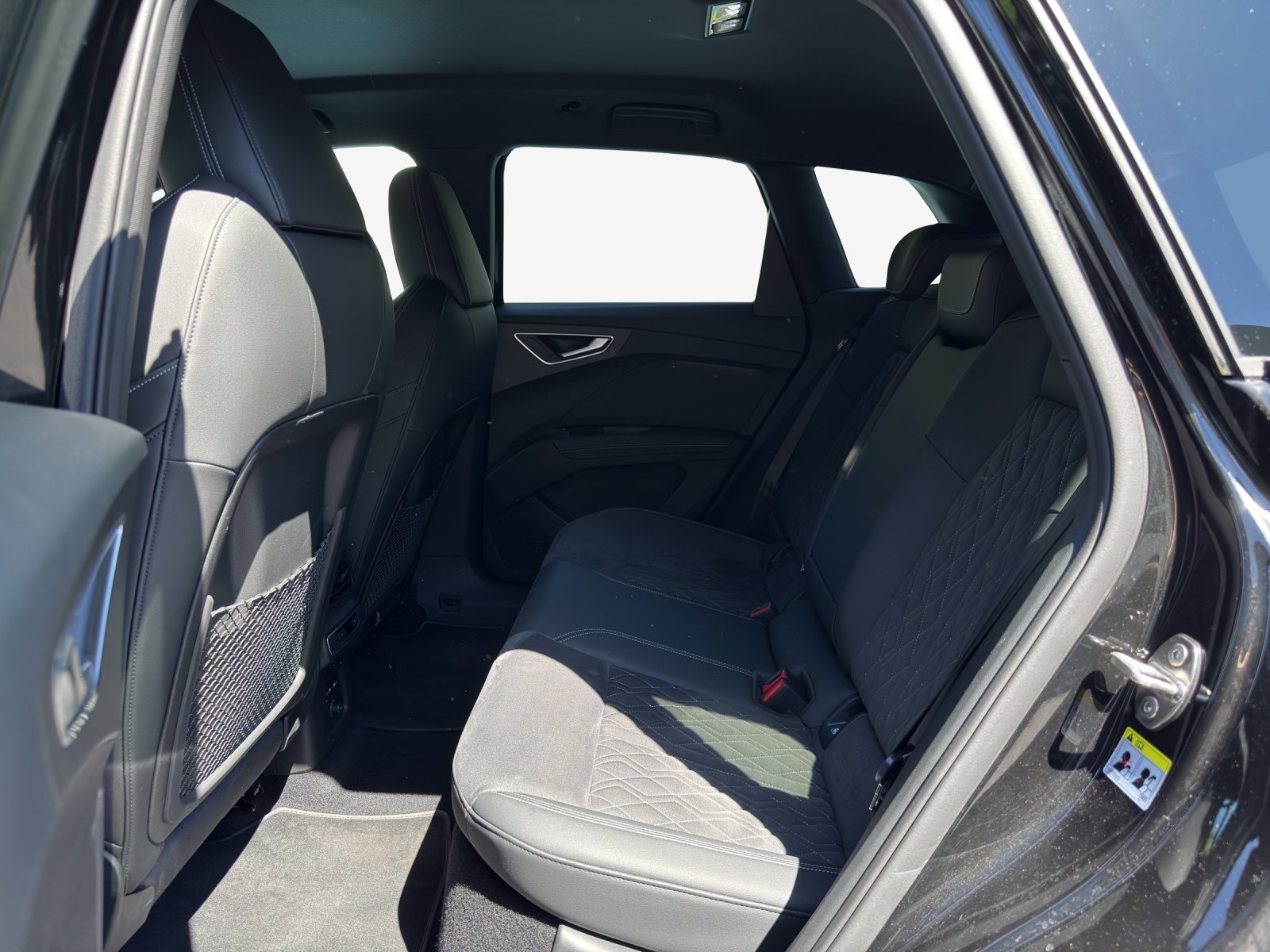 AUDI Q4 e-tron 45 quattro-image-11