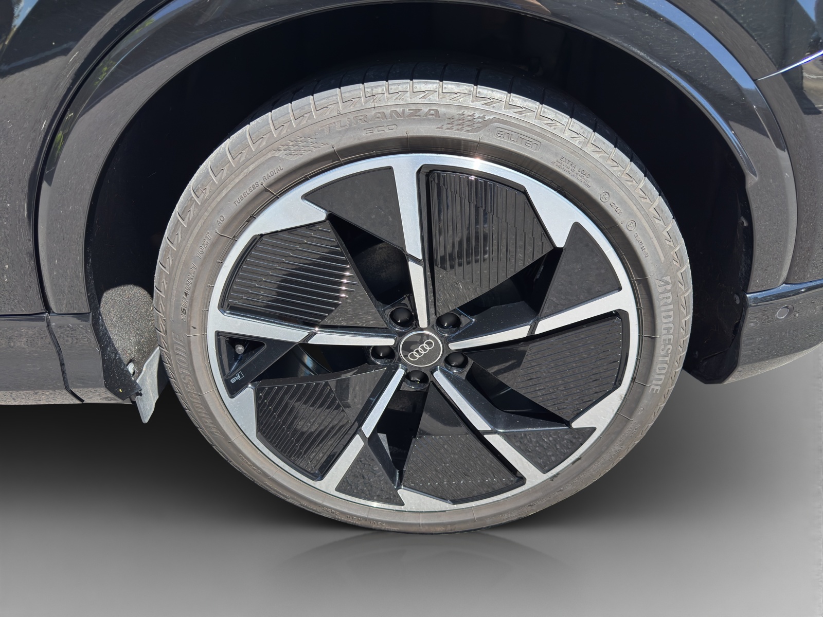 AUDI Q4 e-tron 45 quattro-image-14