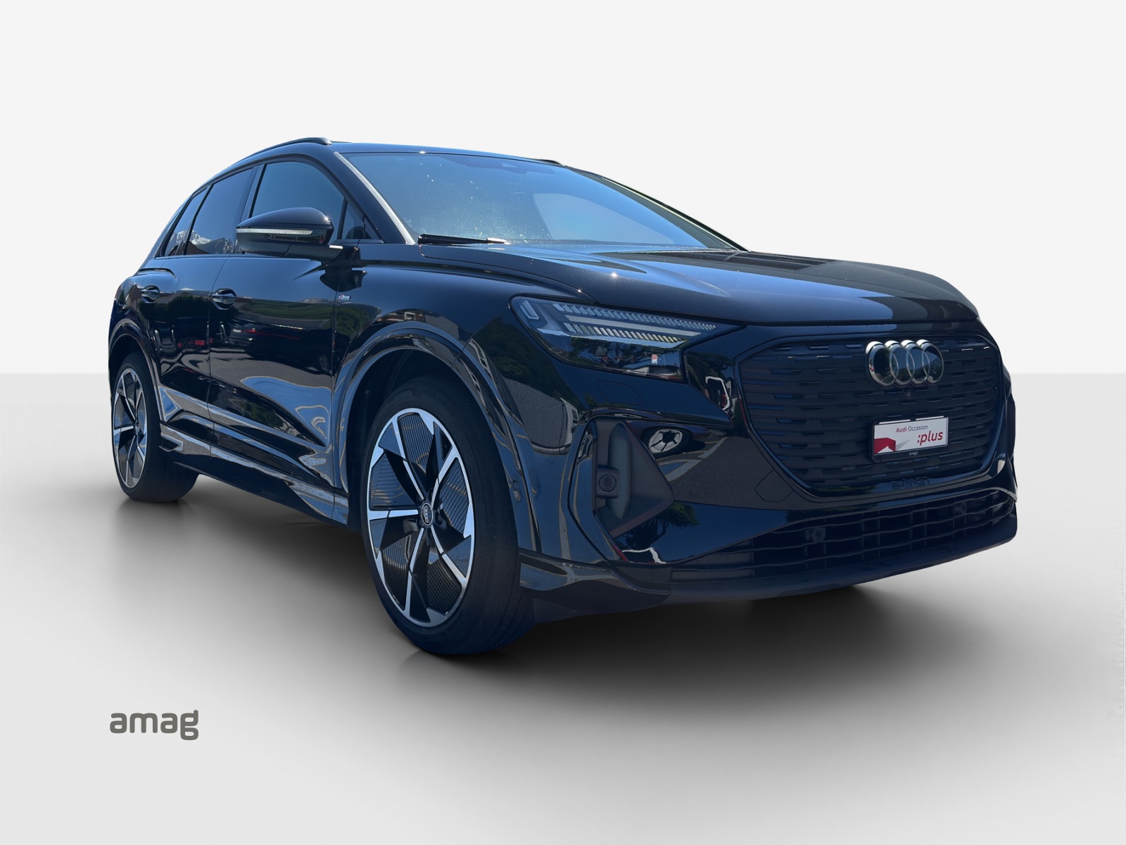 AUDI Q4 e-tron 45 quattro-image-5