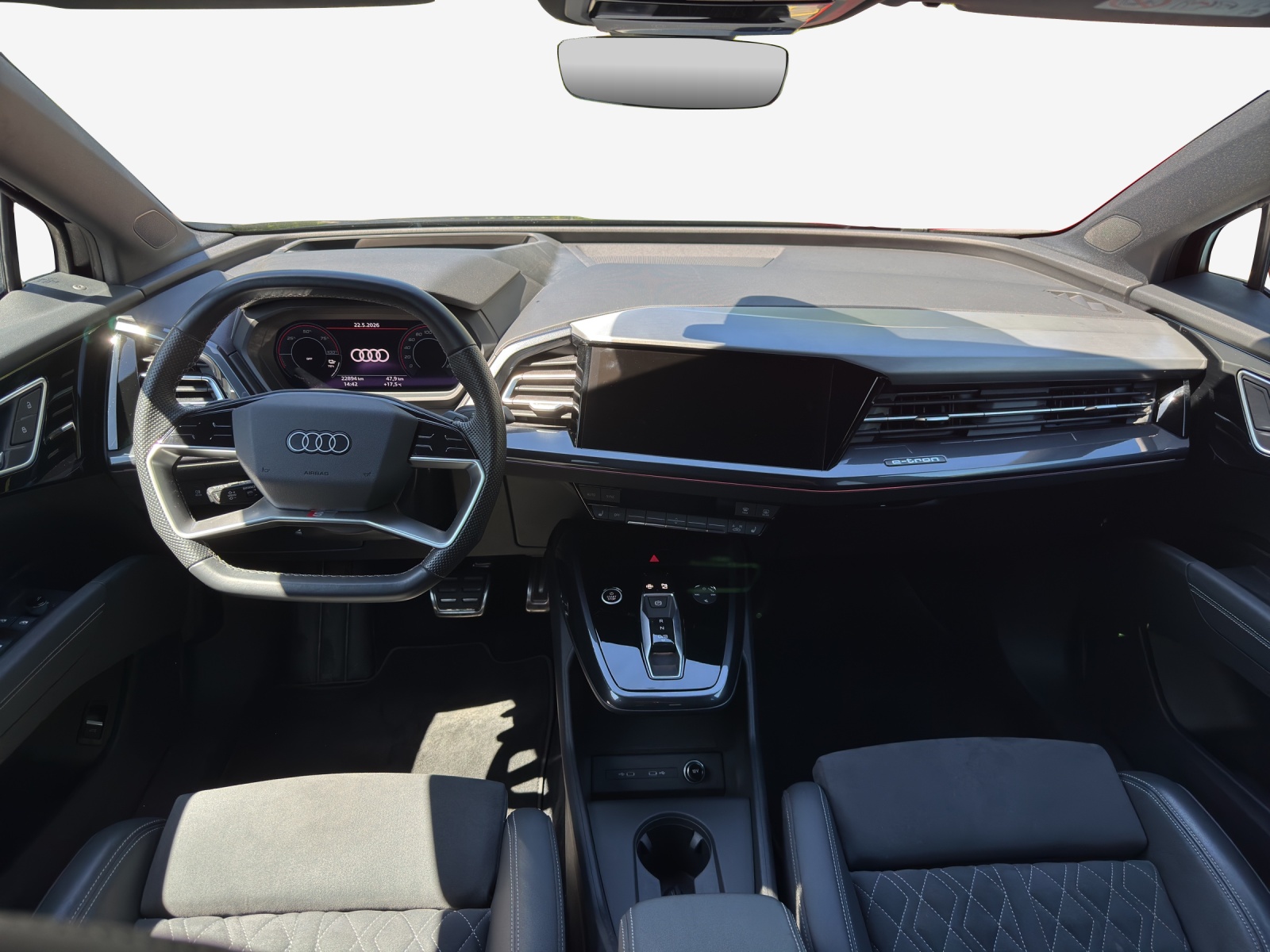 AUDI Q4 e-tron 45 quattro-image-8