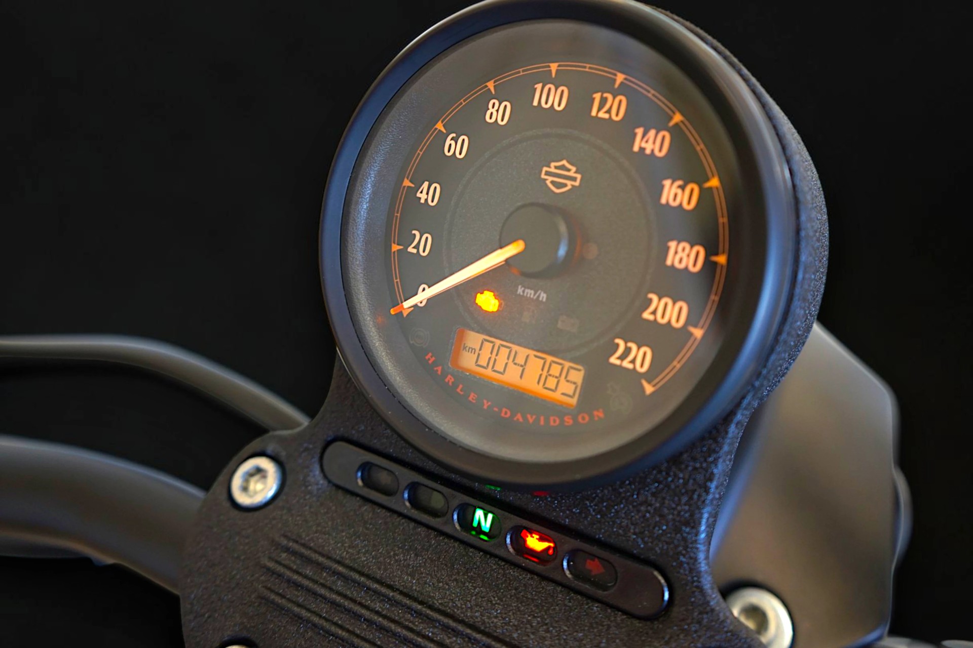 HARLEY-DAVIDSON XL 883 N Sportster Iron ABS-image-9