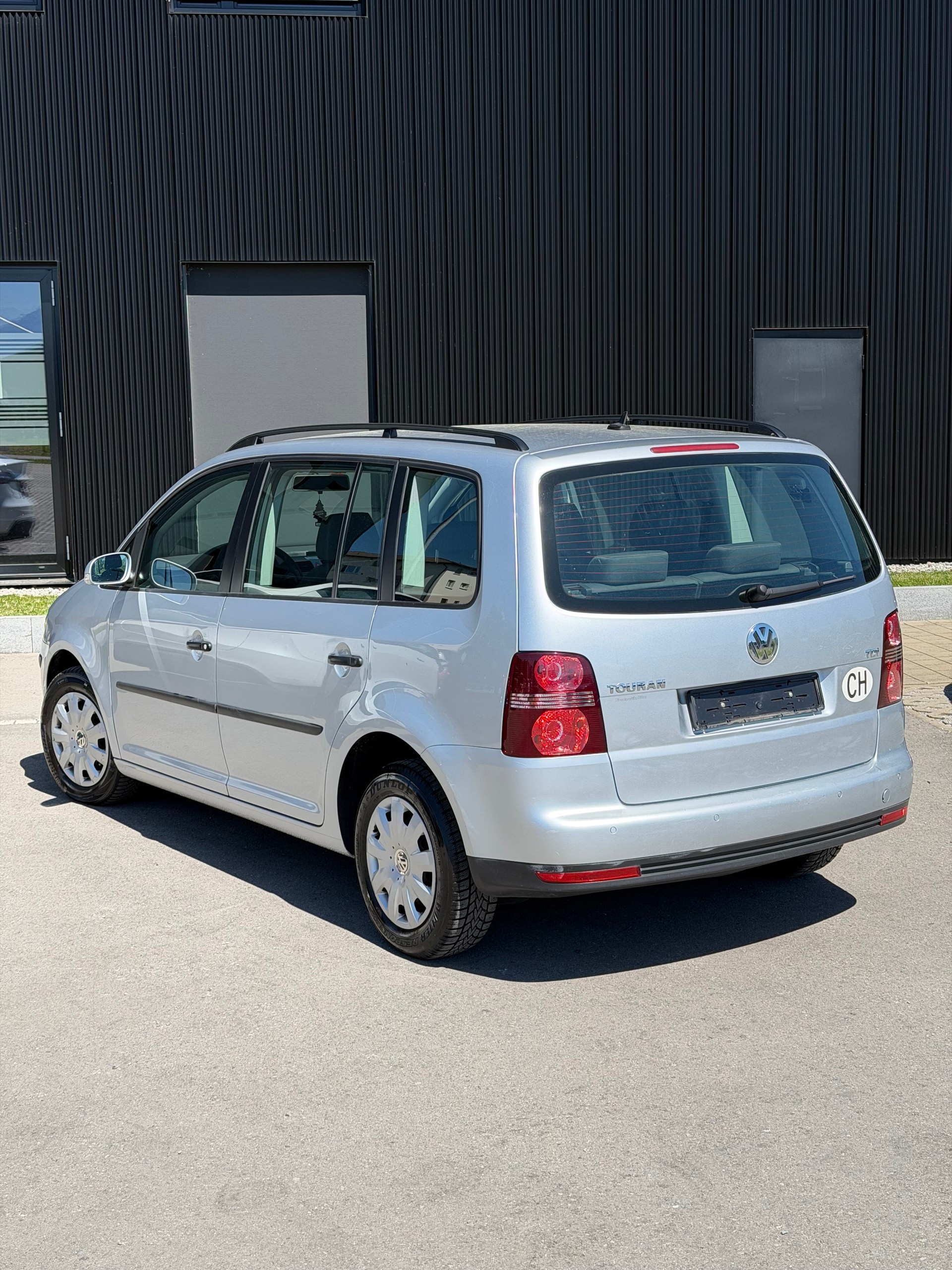VW Touran 1.9 TDI Trendline DSG-image-5