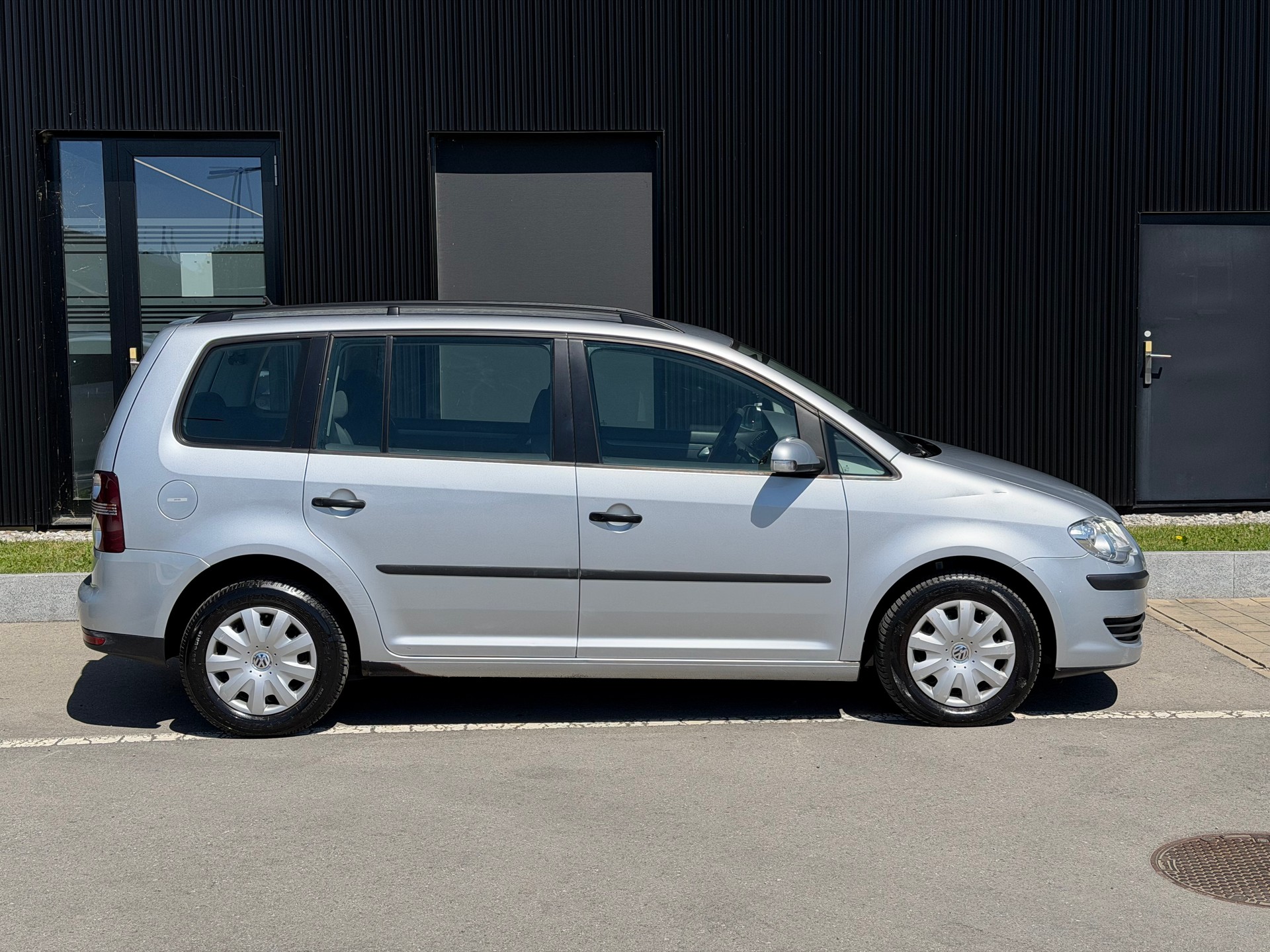 VW Touran 1.9 TDI Trendline DSG-image-4