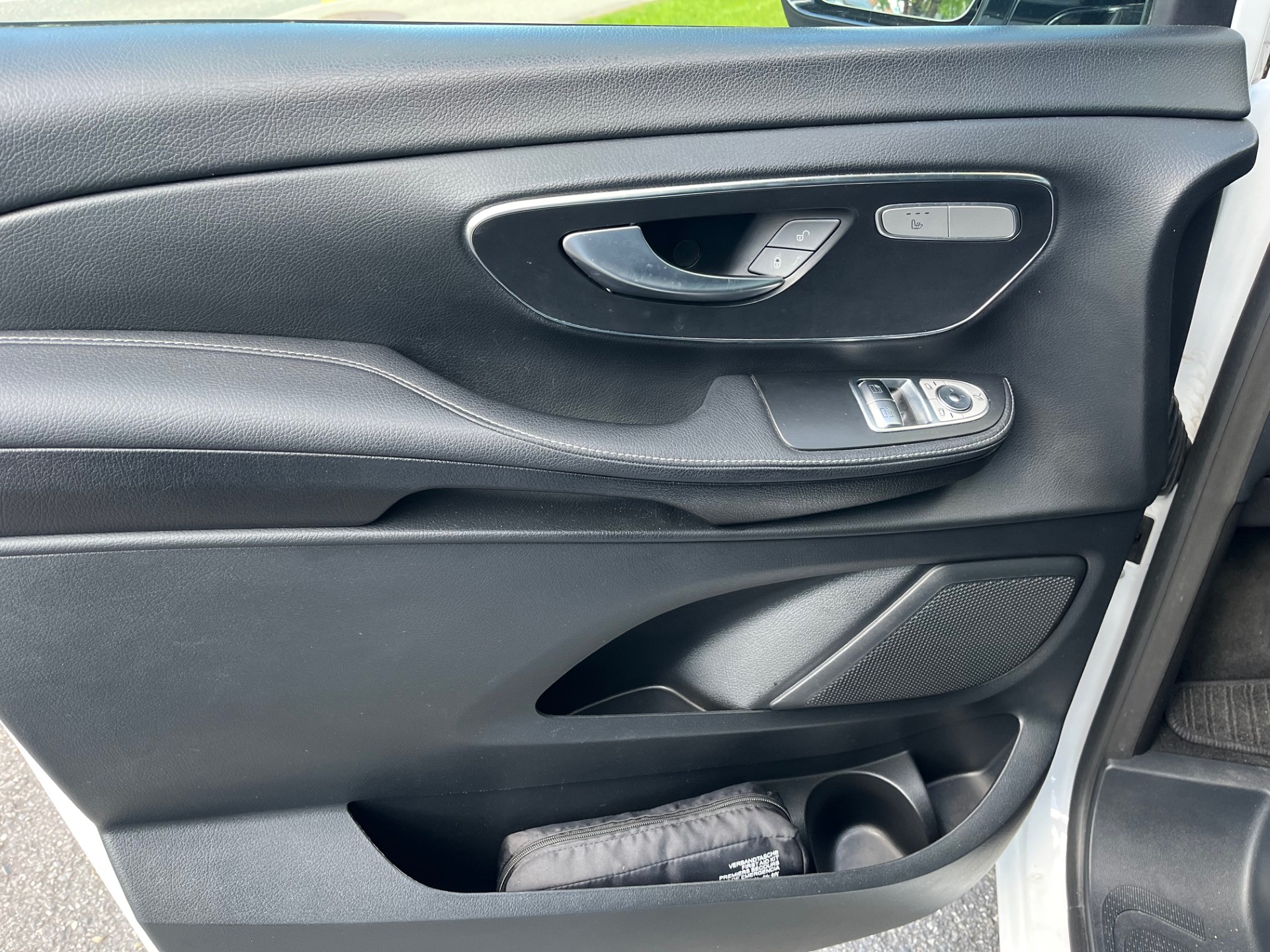 MERCEDES-BENZ V 300 d lang Avantgarde 4Matic 9G-Tronic-image-16