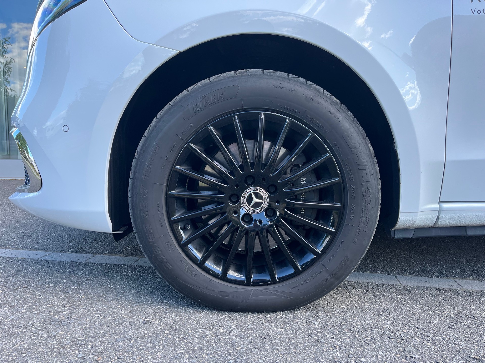 MERCEDES-BENZ V 300 d lang Avantgarde 4Matic 9G-Tronic-image-4